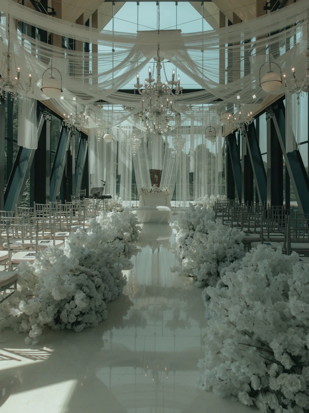a very large room with a bunch of chairs and a chandelier
