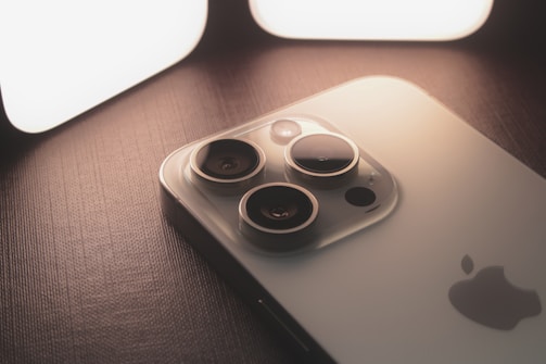 un iPhone 15 PRO Km0 con Apple Intelligence y IOS 26