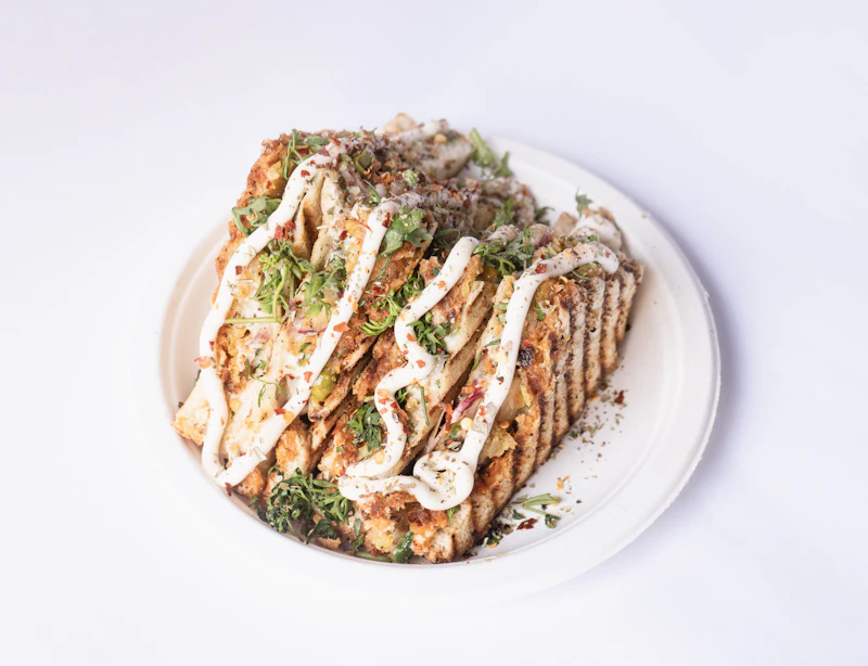 Tabakta sıcak tost