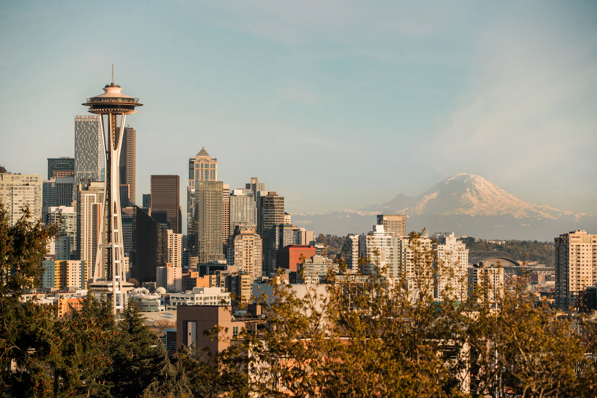 Seattle skyline and Mount Rainier seen from Kerry Park
