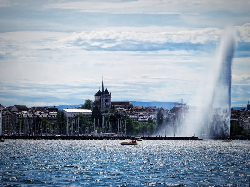Jet d’Eau shooting into the sky