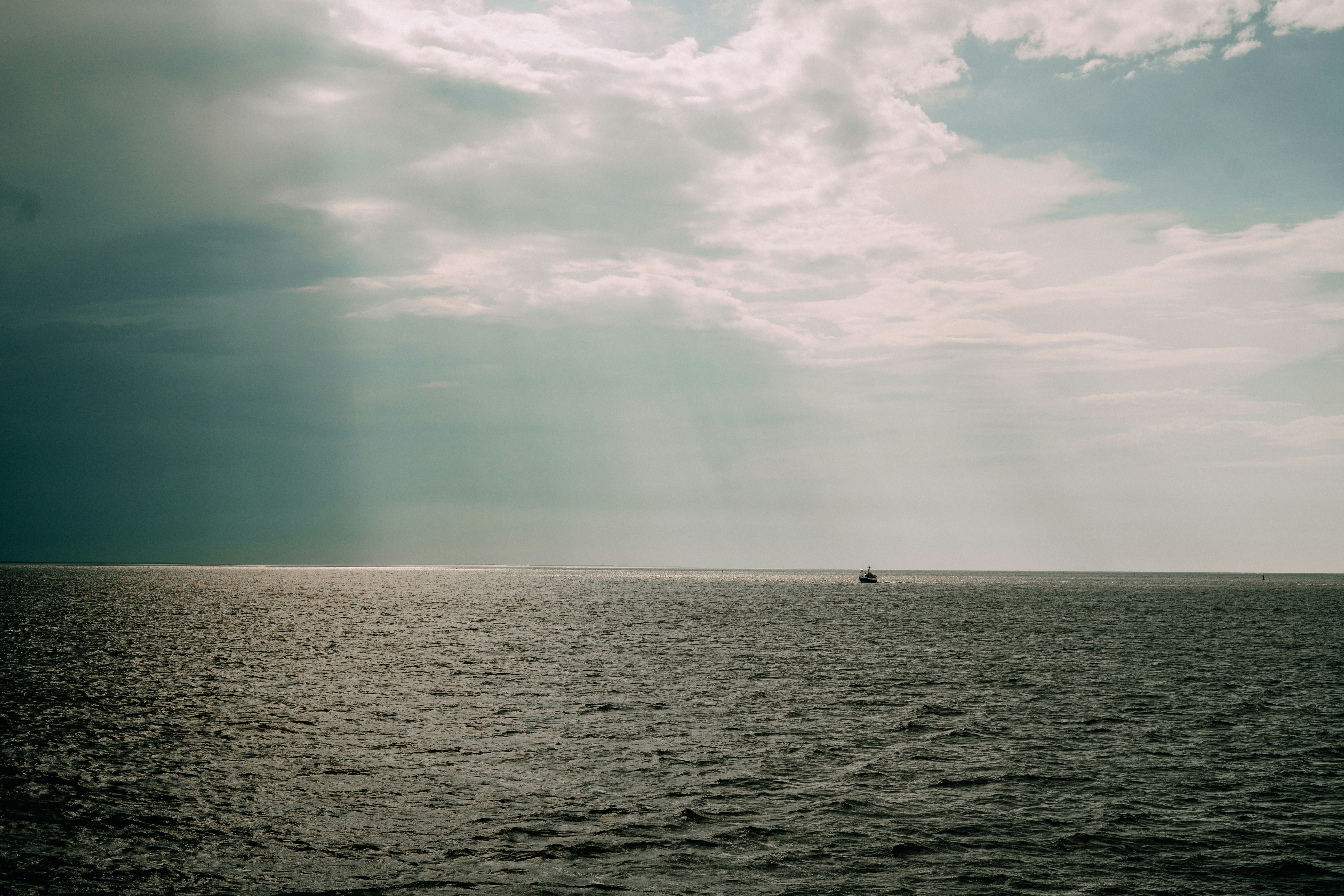 Photo by benjirokaneki