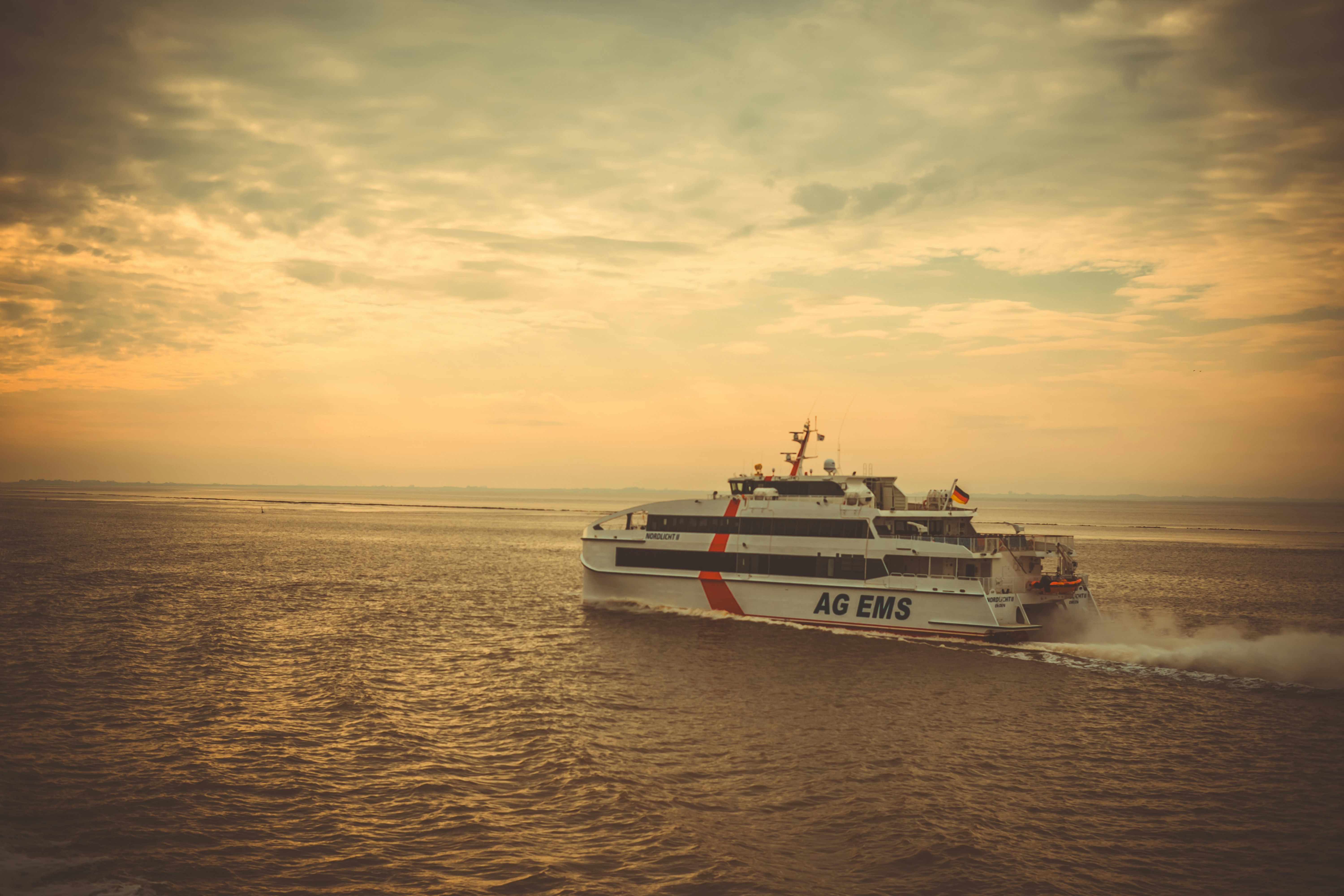 Photo by benjirokaneki