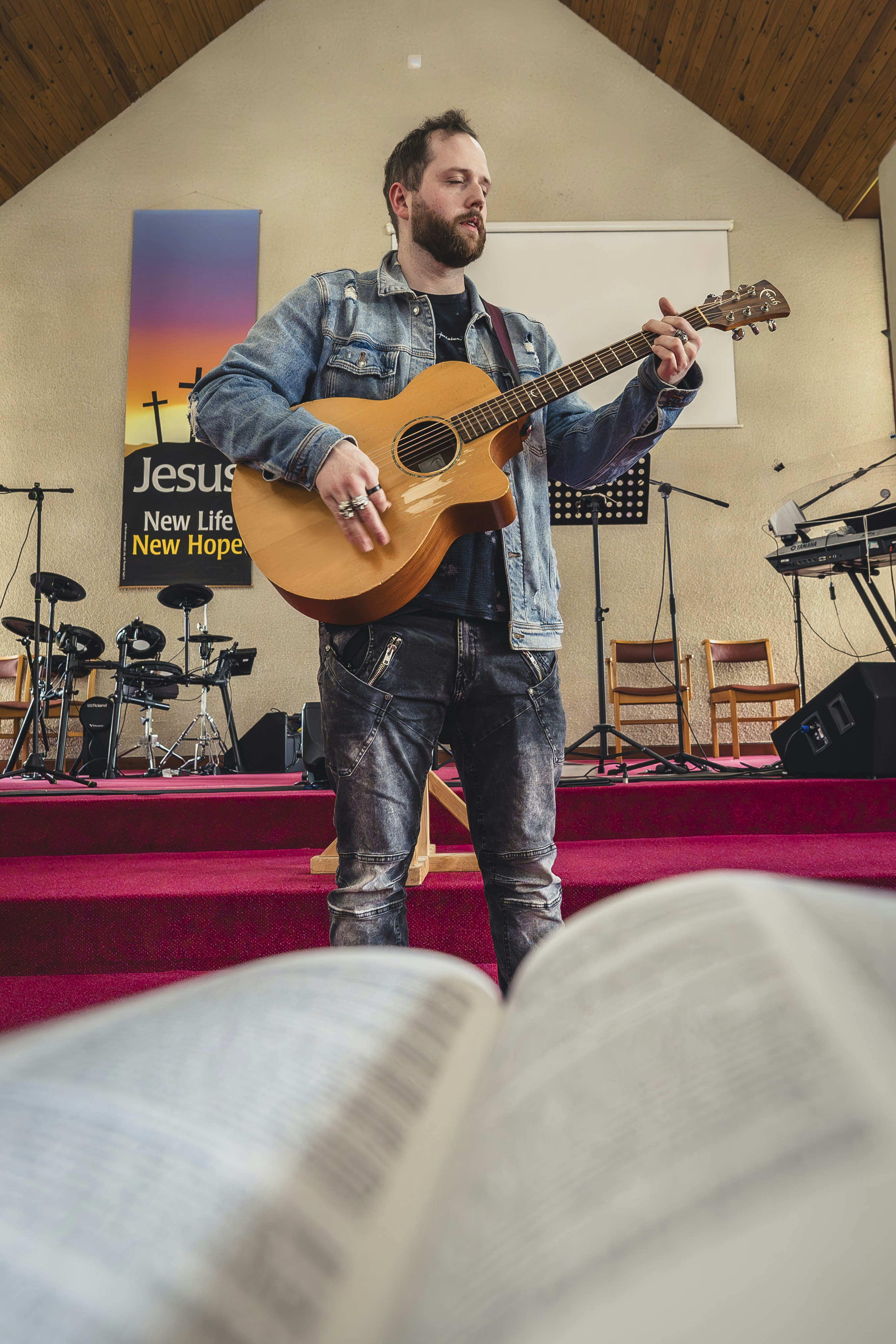 gray computer monitor