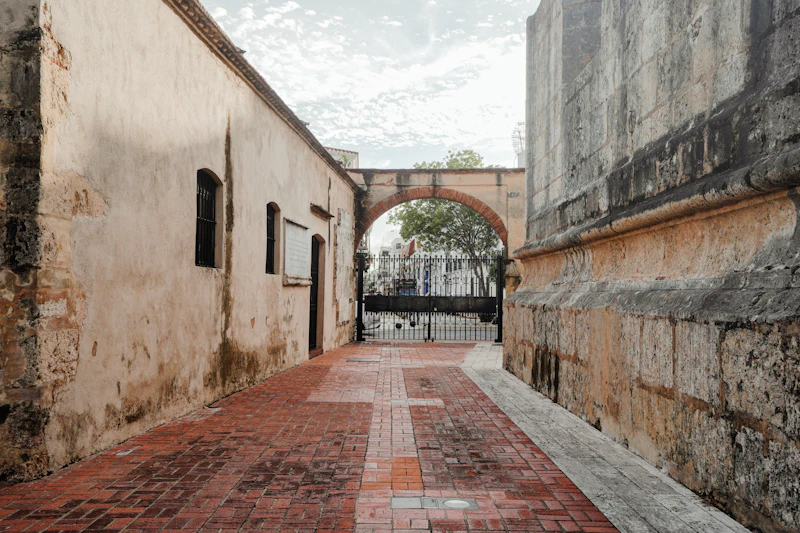 Best Neighborhoods to Stay in Santo Domingo: Where to Book and What to Expect