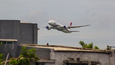 an airplane is flying low over a building