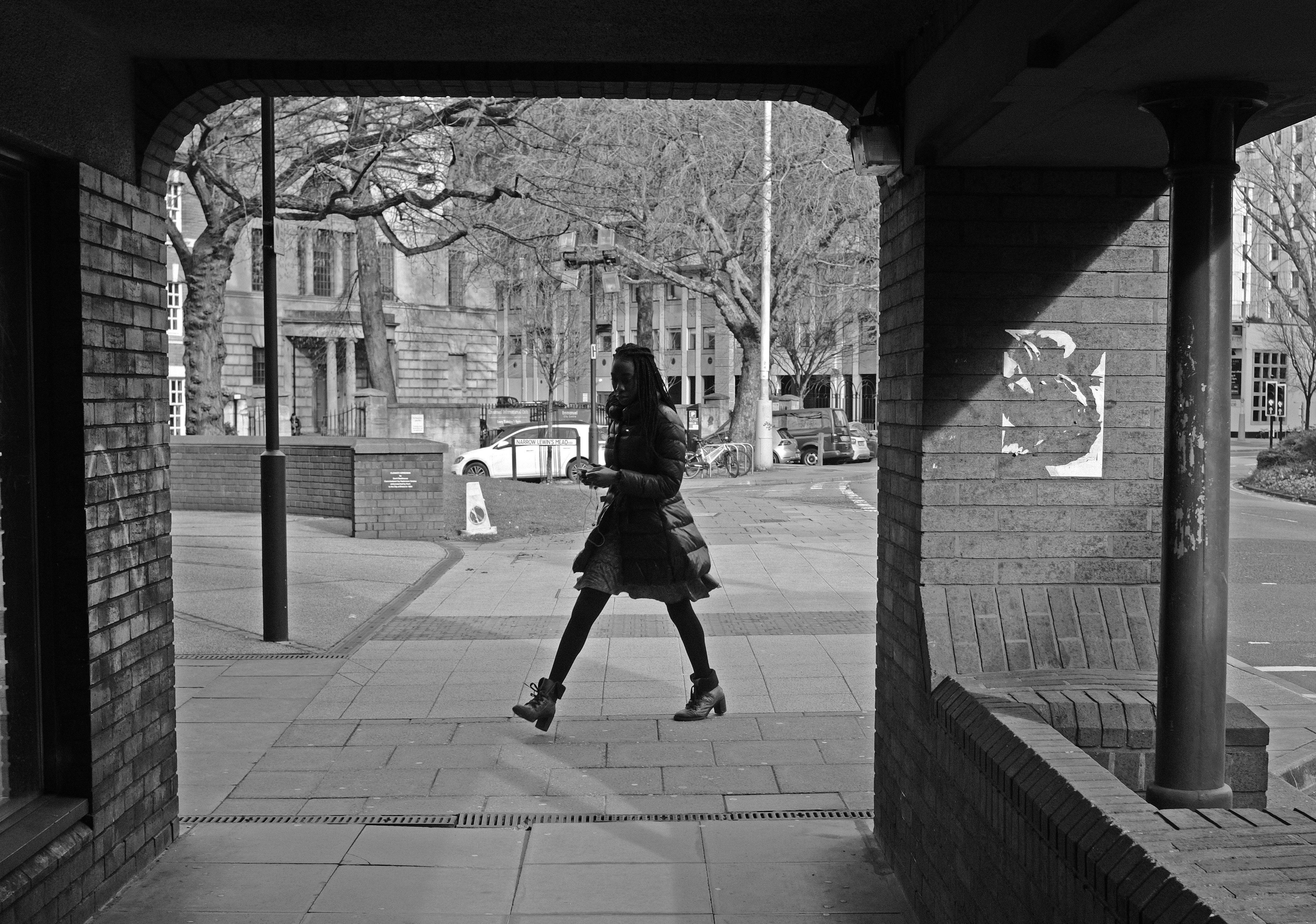 gray computer monitor