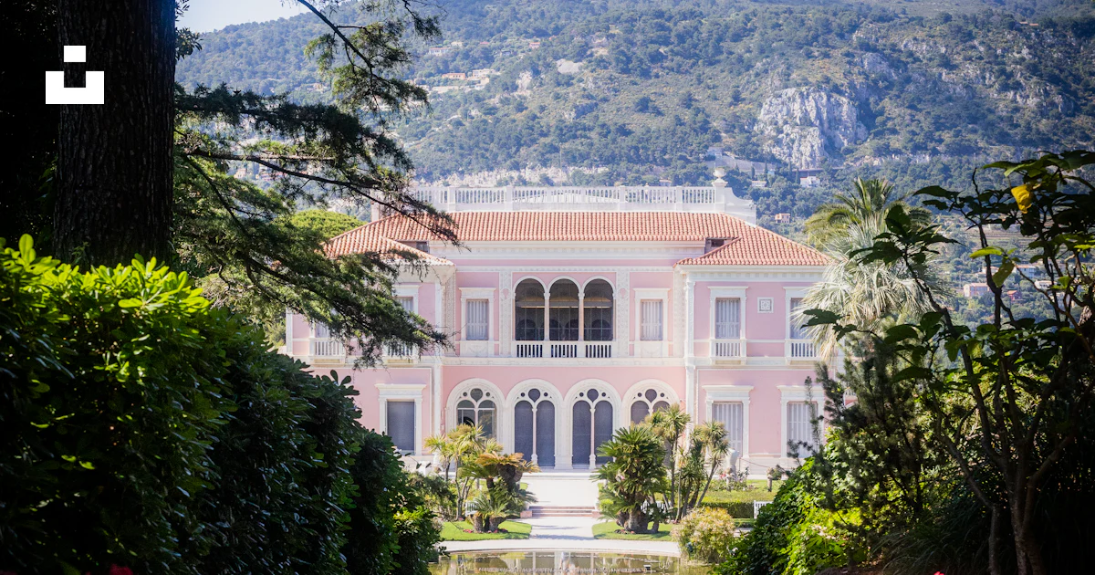 A large house with a pool in the middle of it photo – Free Villa ...
