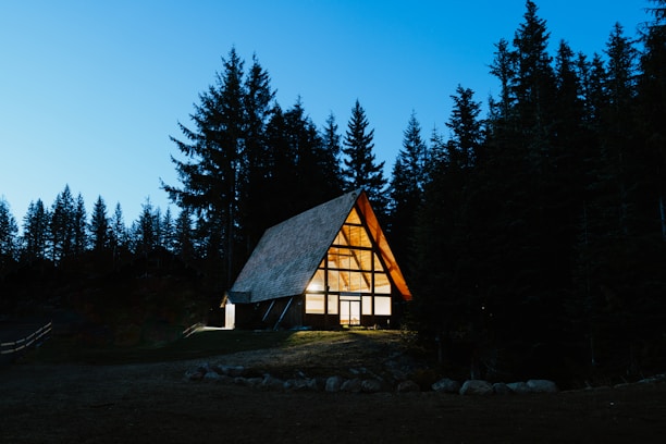 a small cabin in the middle of a forest