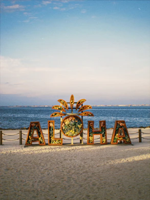 a sign that says aloha on the beach
