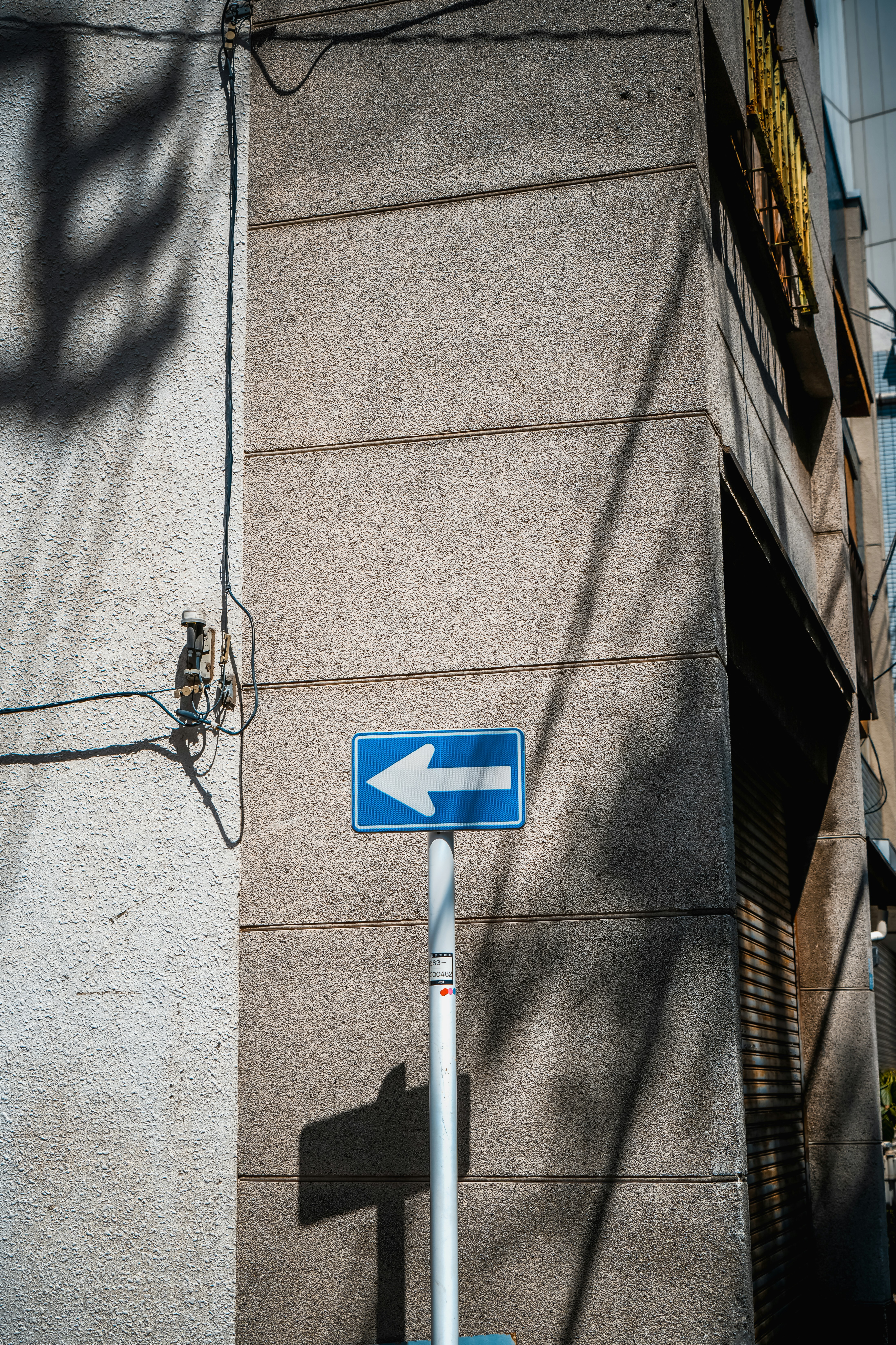 A blue street sign sitting on the side of a building photo – Free ...