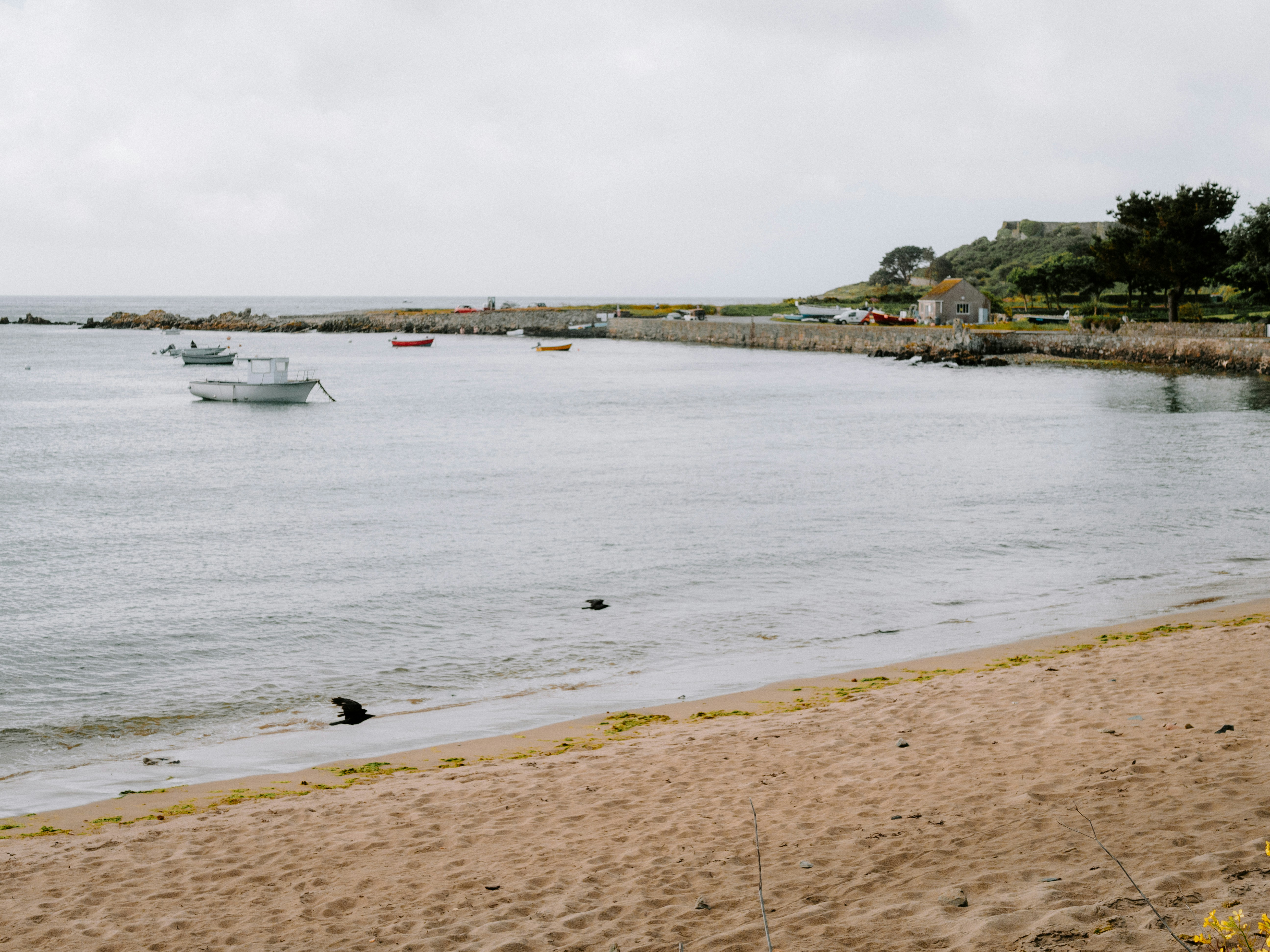 Stay online in the Guernsey with a prepaid eSIM from eSIMlii. Instant activation, no roaming charges, and reliable coverage.