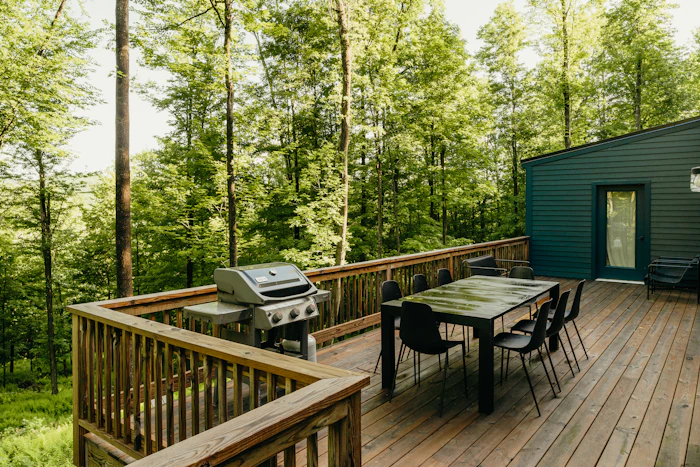 Terrasse mit Fliesenbelag, illustratives Referenzbild