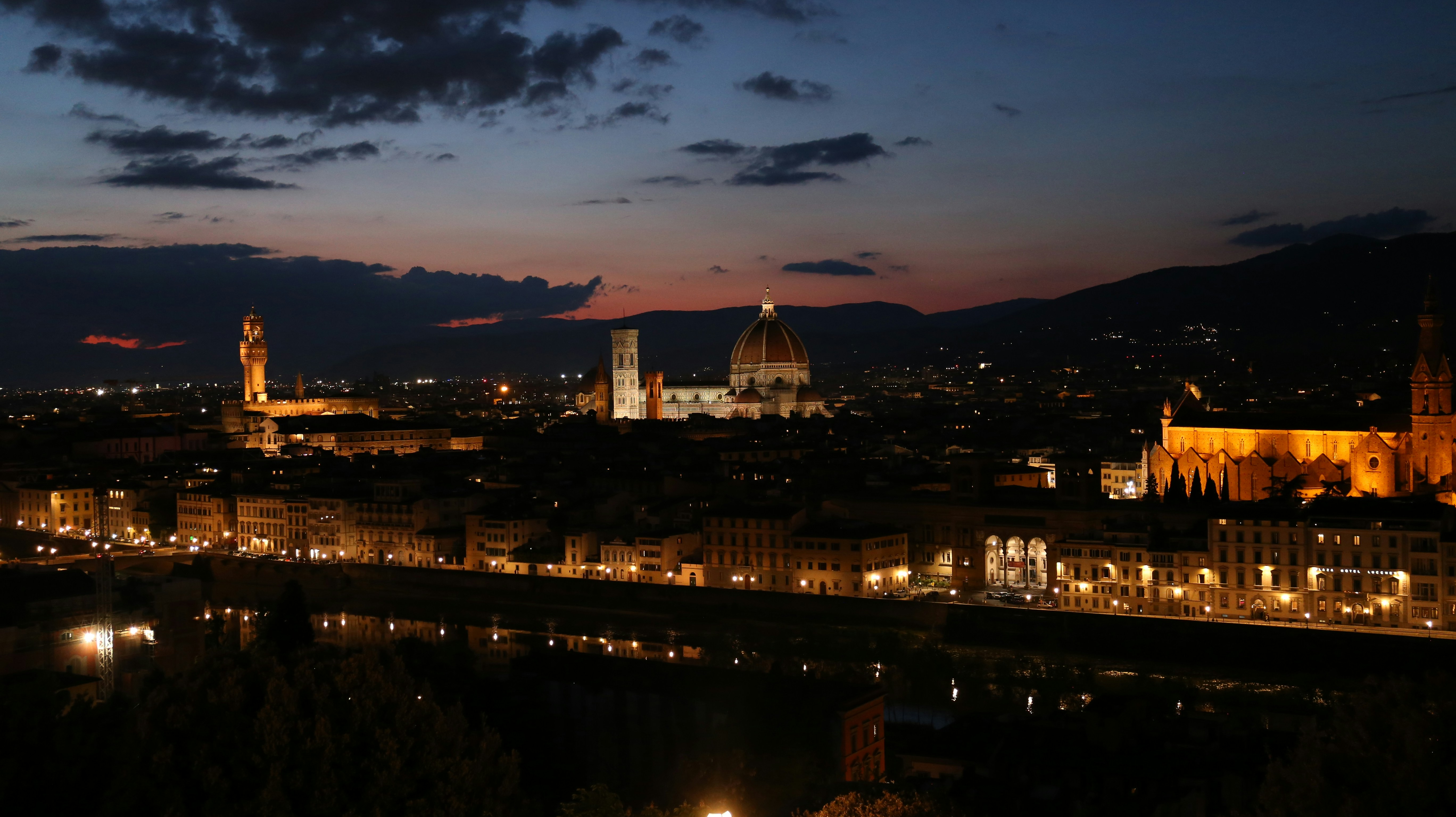 Photo by ardalanaameli