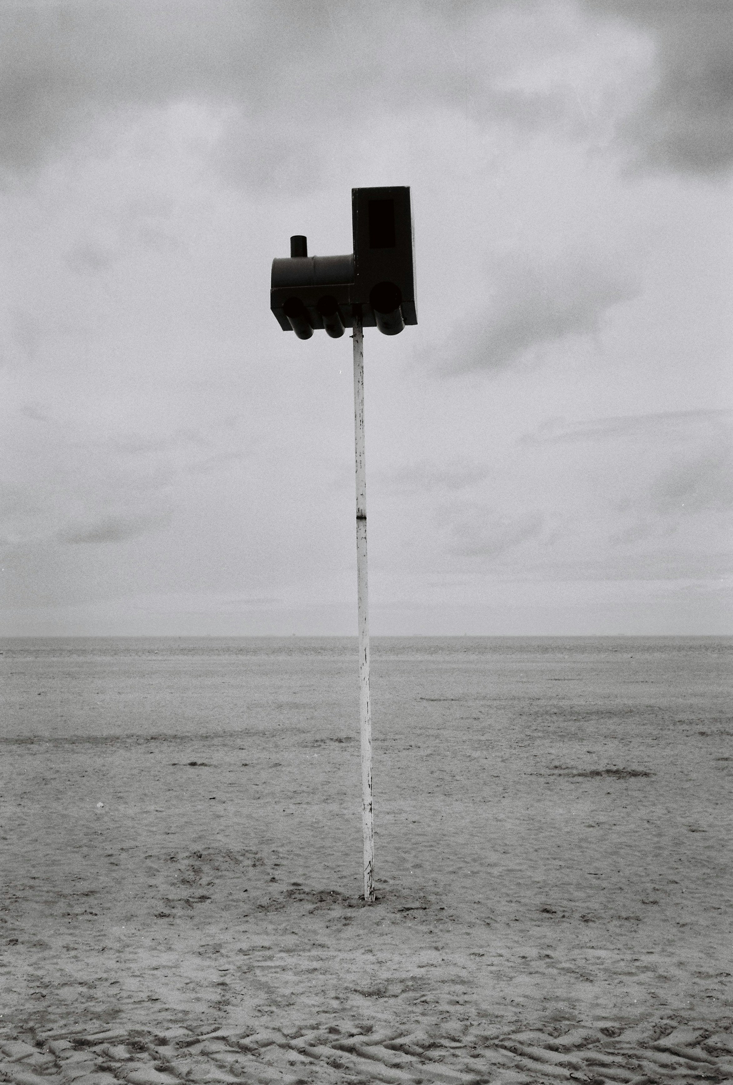 信号機の白黒写真