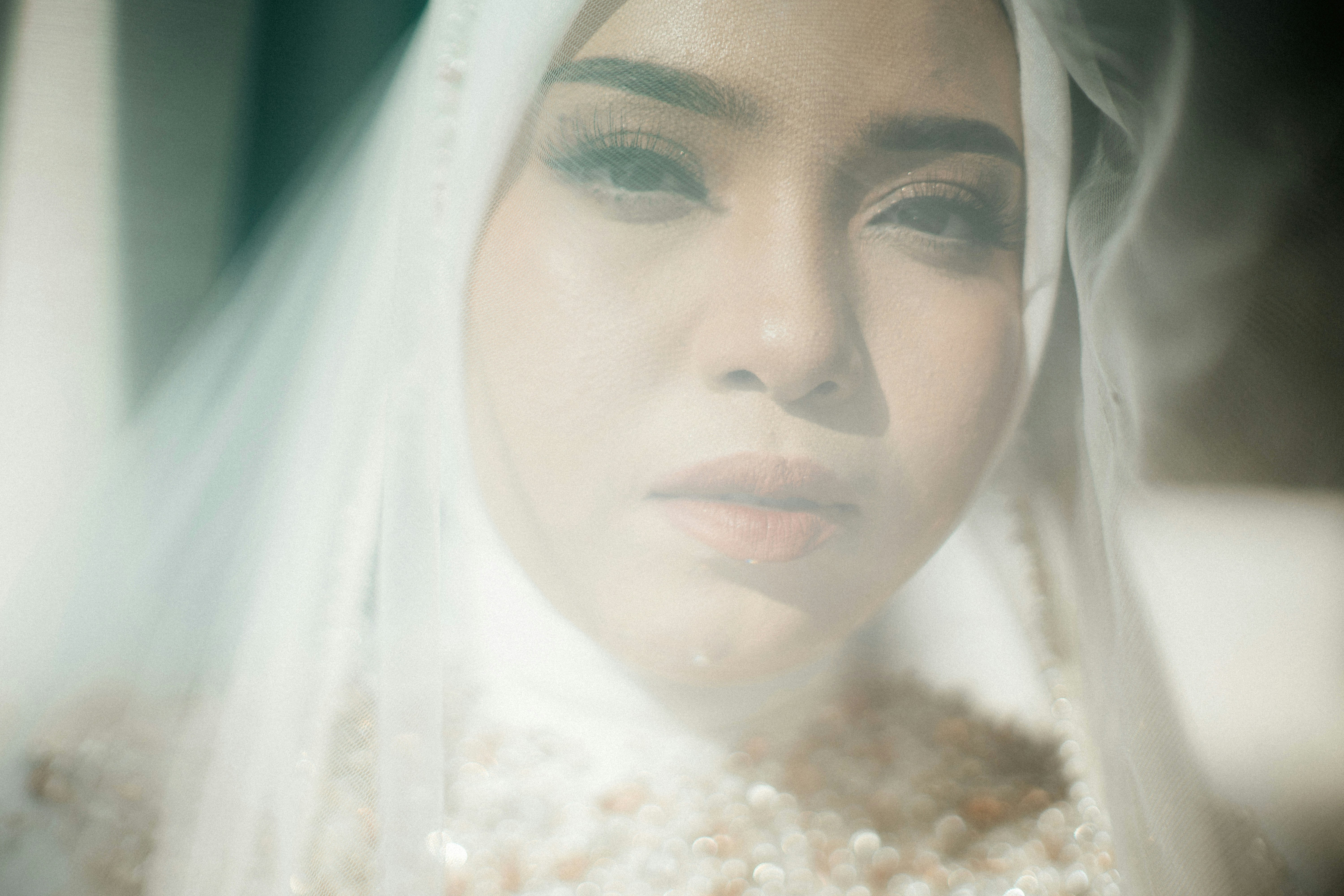 a woman with a veil on her head