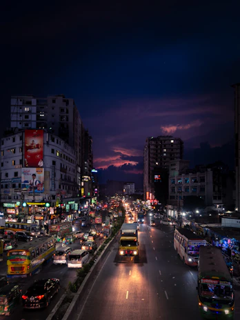 a city street filled with lots of traffic at night