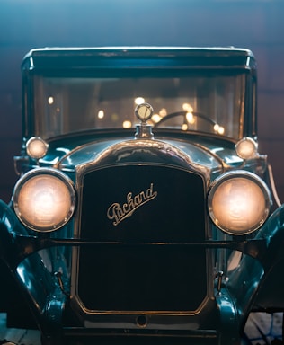 a close up of the front of an old fashioned car