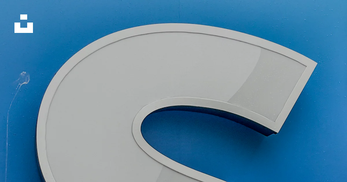 S Type Sign A close up of the letter s on a sign photo – Free Art Image on Unsplash