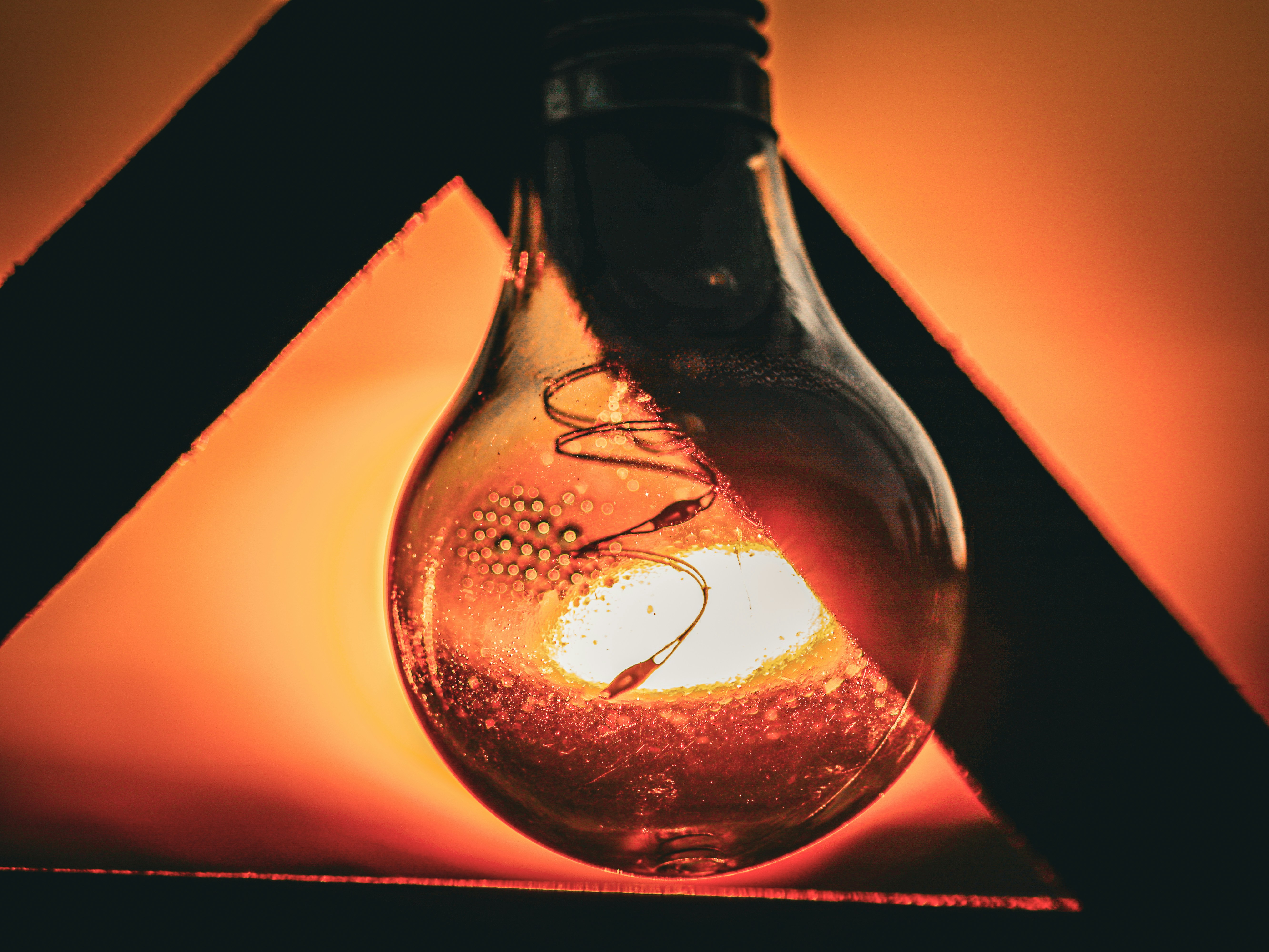 La factura de la luz se estabiliza: precios por debajo de 30 euros hasta junio