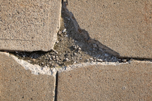 a crack in a concrete sidewalk