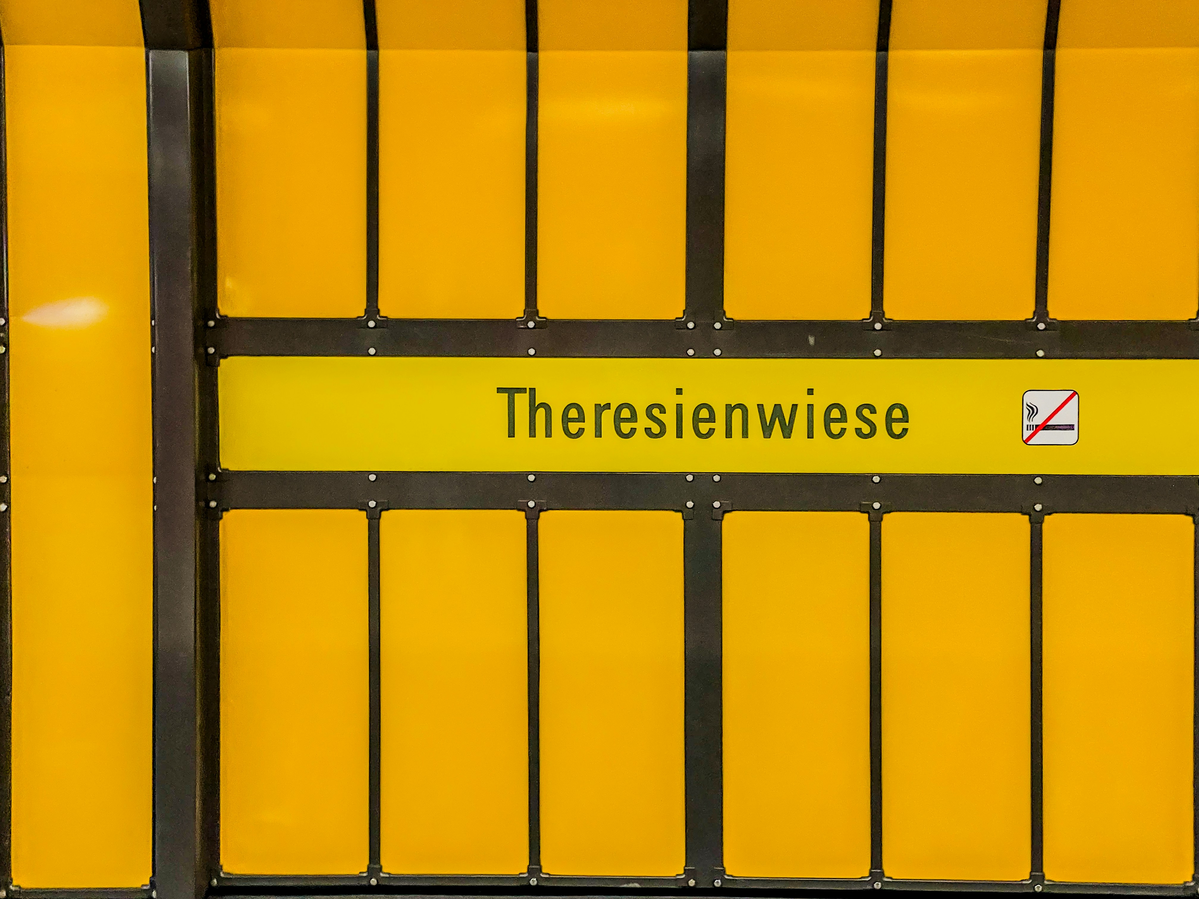 ALLIANCEBERNSTEIN CLOSED-END FUNDS ANNOUNCE DISTRIBUTION RATES