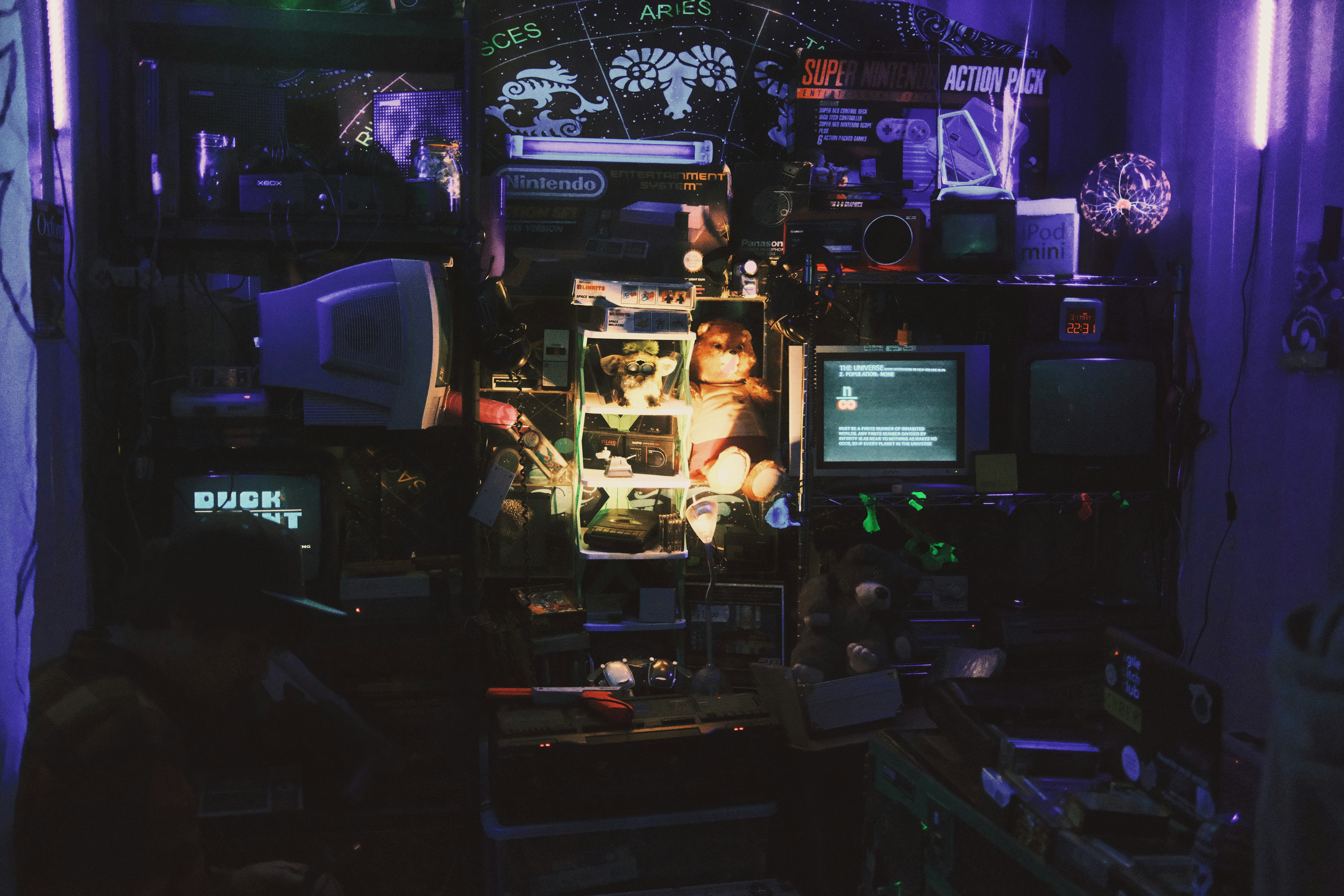 photo-1717277013623-22e44c2d7aa1?ixid=M3wxMjA3fDB8MXxzZWFyY2h8Mnx8YWxsJTIwaGFja3NhdyUyMGdhbWluZyUyMGdhbWVzJTIwaW4lMjBvbmUlMjBwbGFjZXxlbnwwfHx8fDE3NjkwODI0Mzh8MA\u0026ixlib=rb-4.1.0