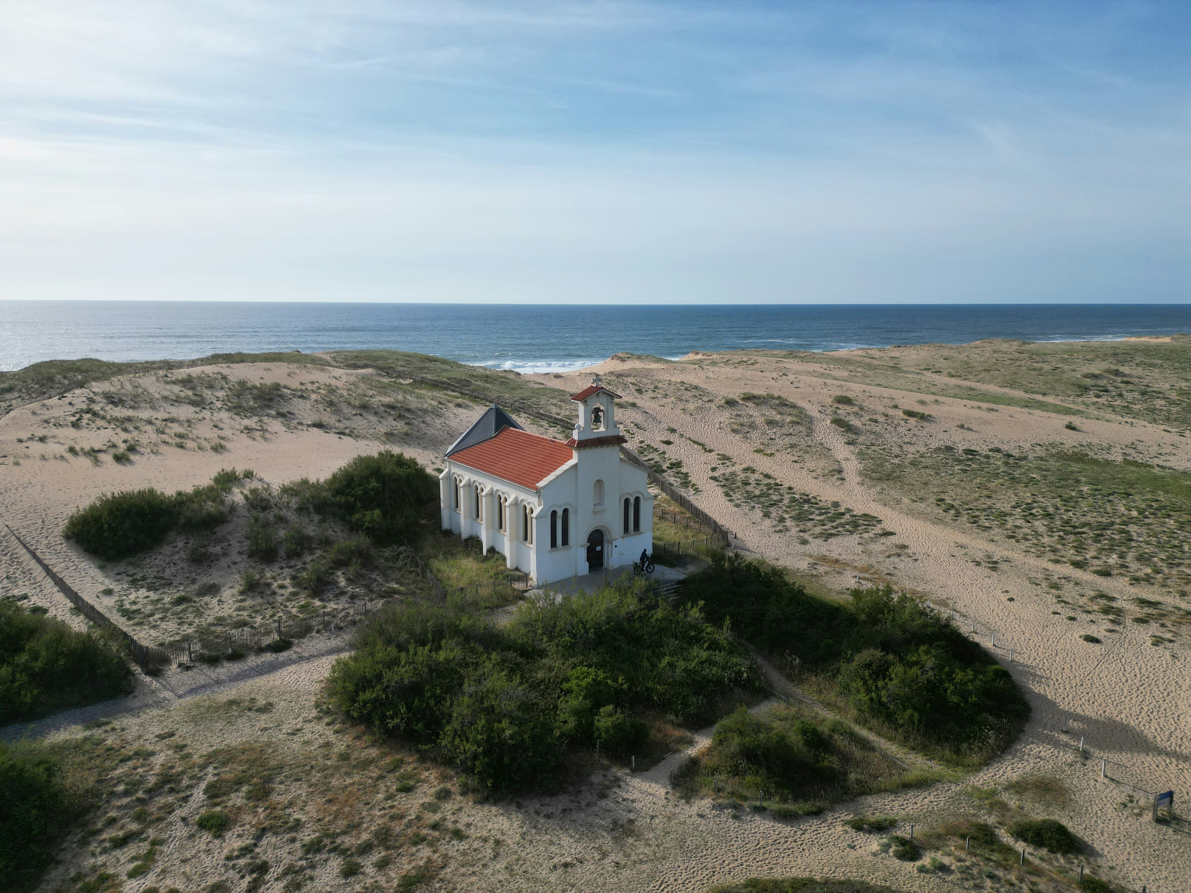 被沙掩埋的教堂