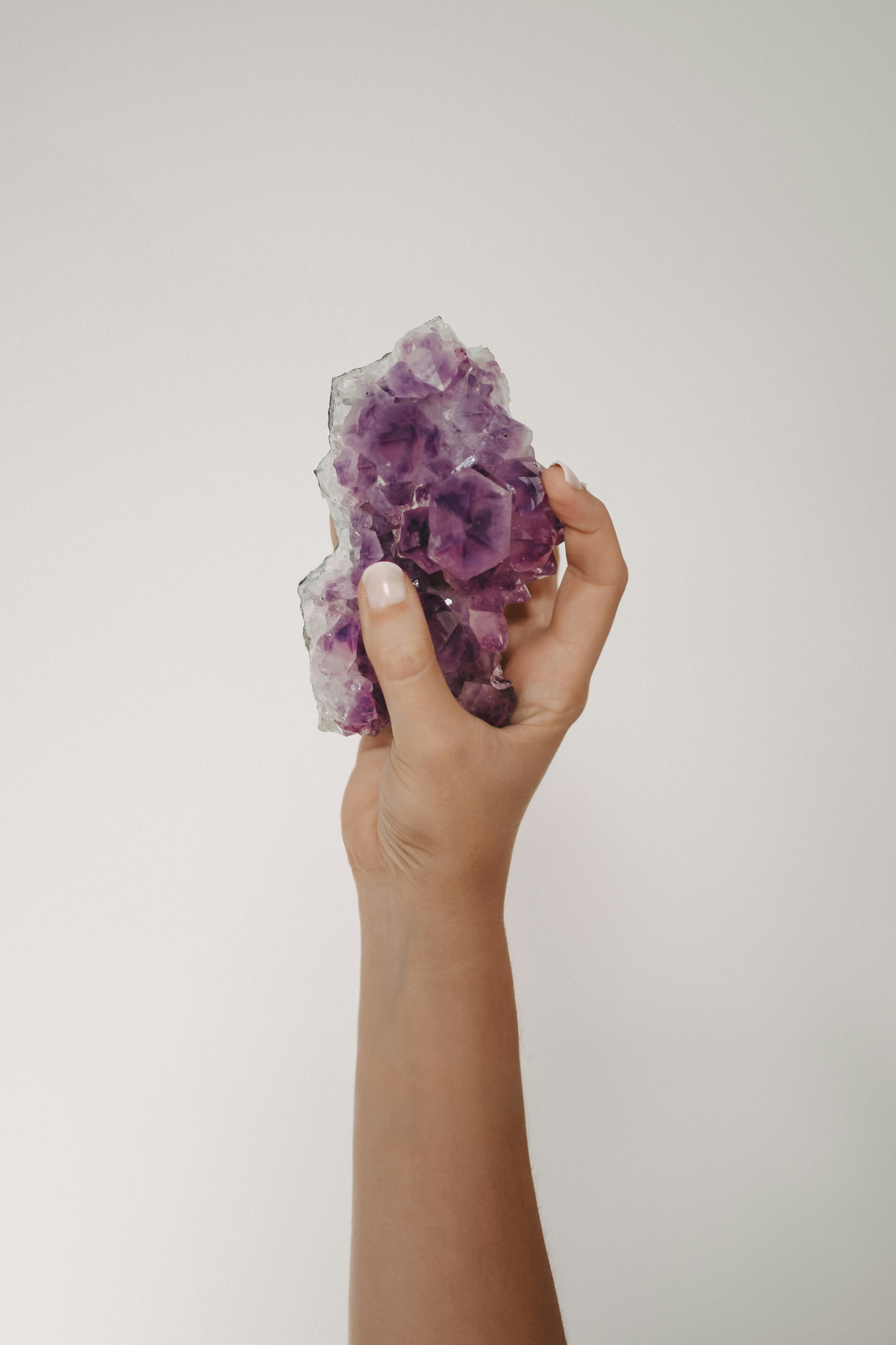 Ametist Taşı Kimler İçin Uygun? Faydaları ve Zararlarıyla Rehber