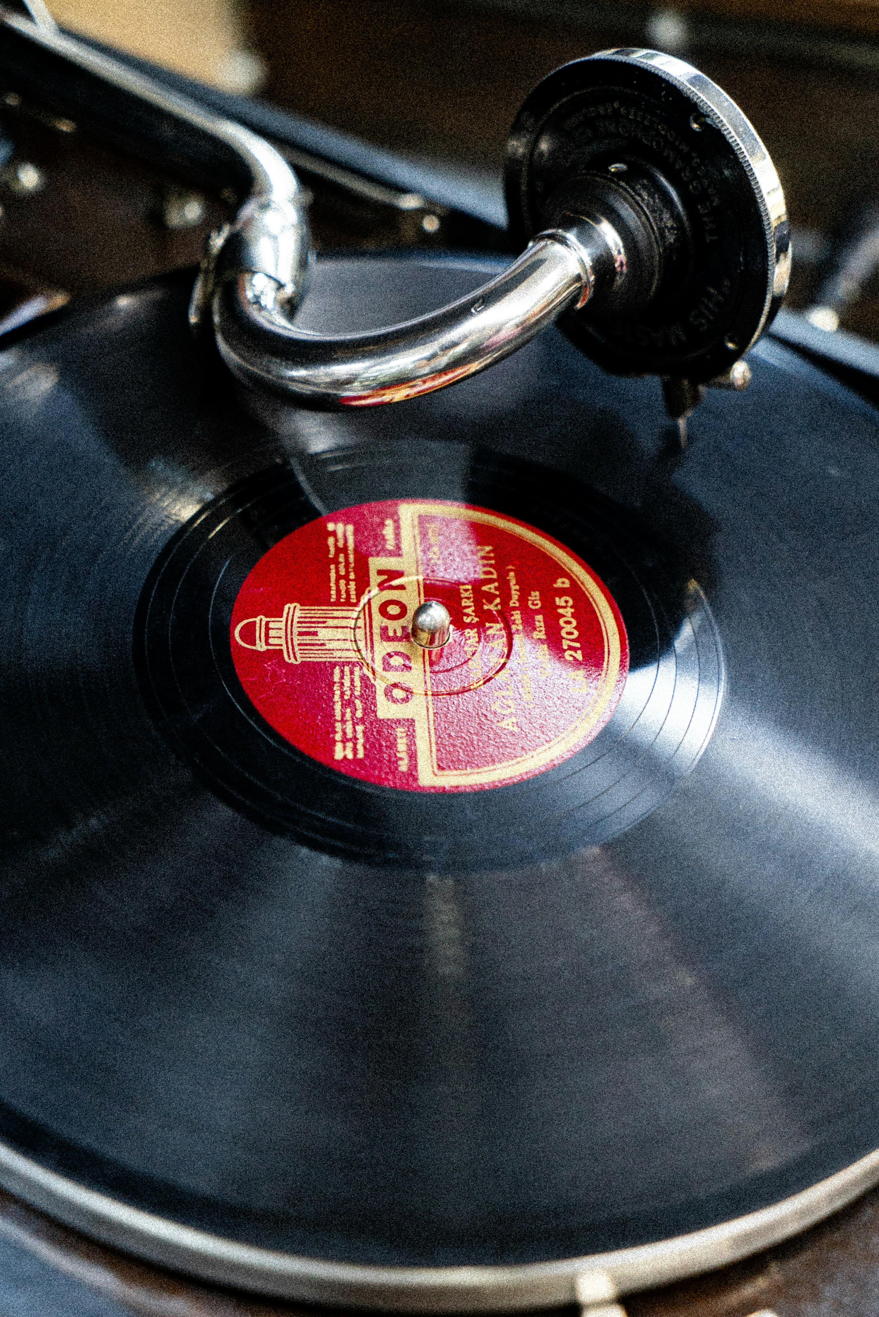 an old record player with a red label on it