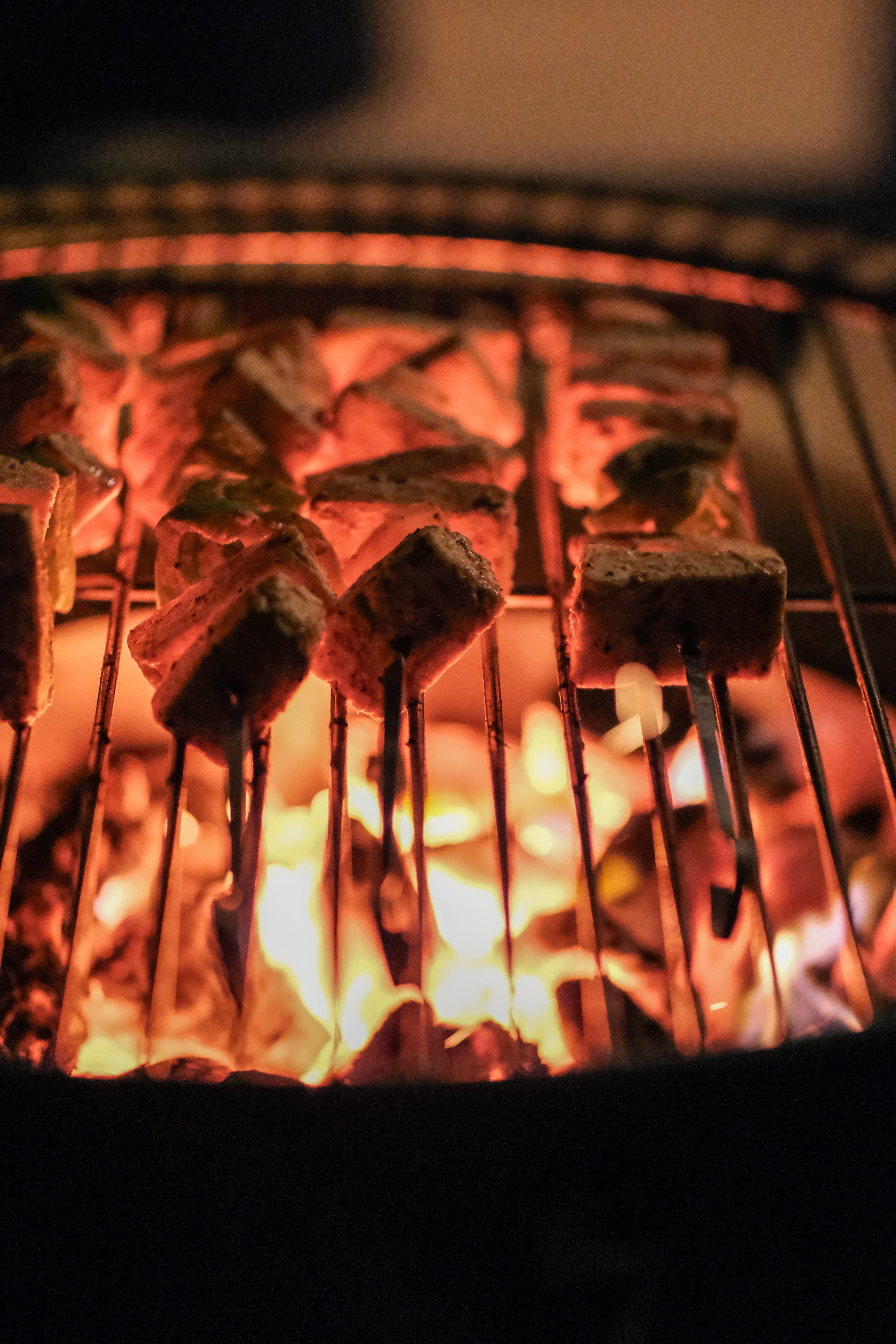 A close up of food cooking on a grill photo – Free Bbq Image on Unsplash