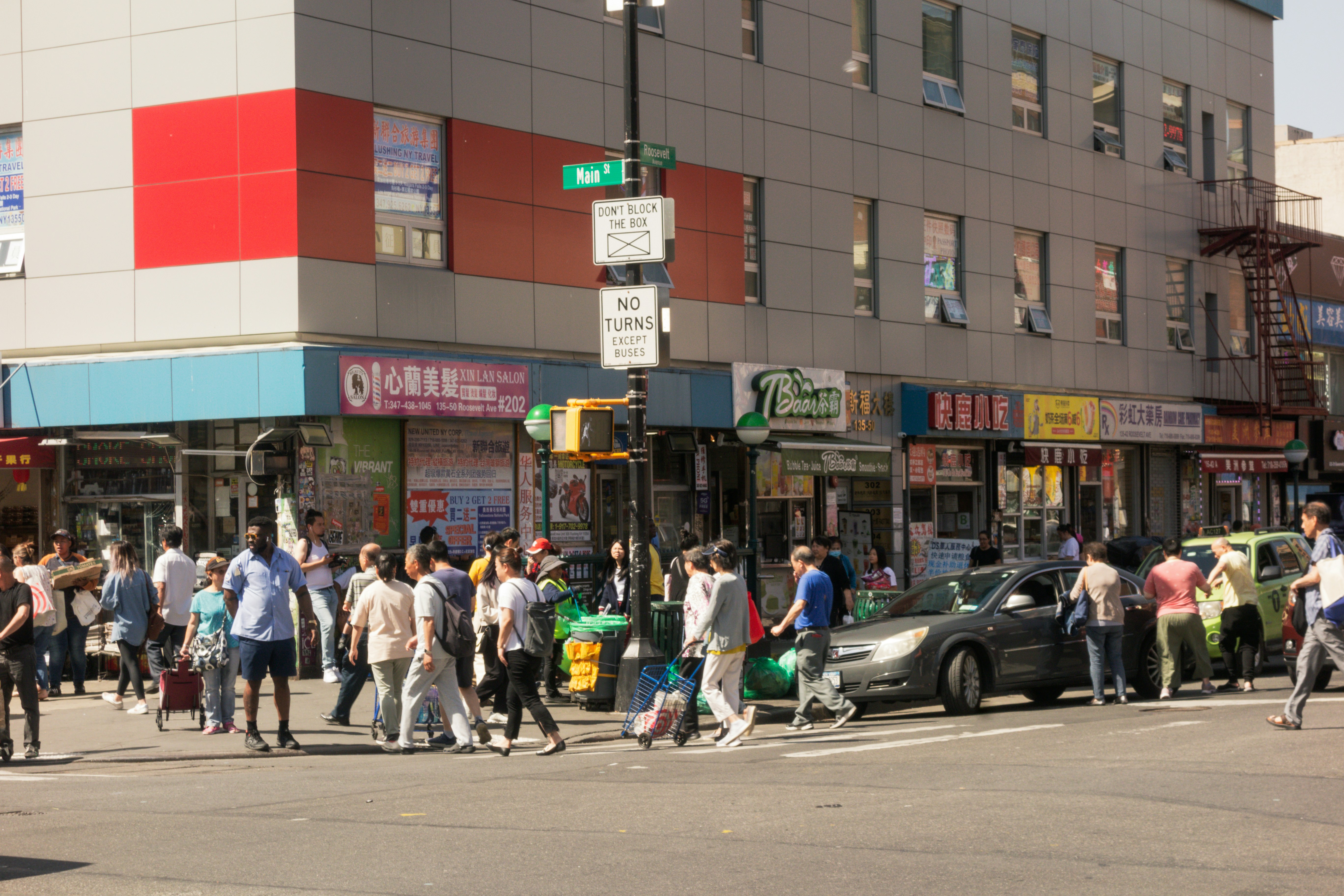 Photo 1717509388563 D12e161bf5d2?crop=entropy&cs=tinysrgb&fit=max&fm=jpg&ixid=M3w2MTMxNjF8MHwxfHNlYXJjaHwyfHxBJTIwZGl2ZXJzZSUyMGdyb3VwJTIwb2YlMjBwZW9wbGUlMjBpbiUyMGElMjB2aWJyYW50JTIwdXJiYW4lMjBuZWlnaGJvcmhvb2R8ZW58MHwwfHx8MTc1OTMzOTUyMHww&ixlib=rb 4.1