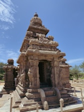 a stone structure in the middle of a field