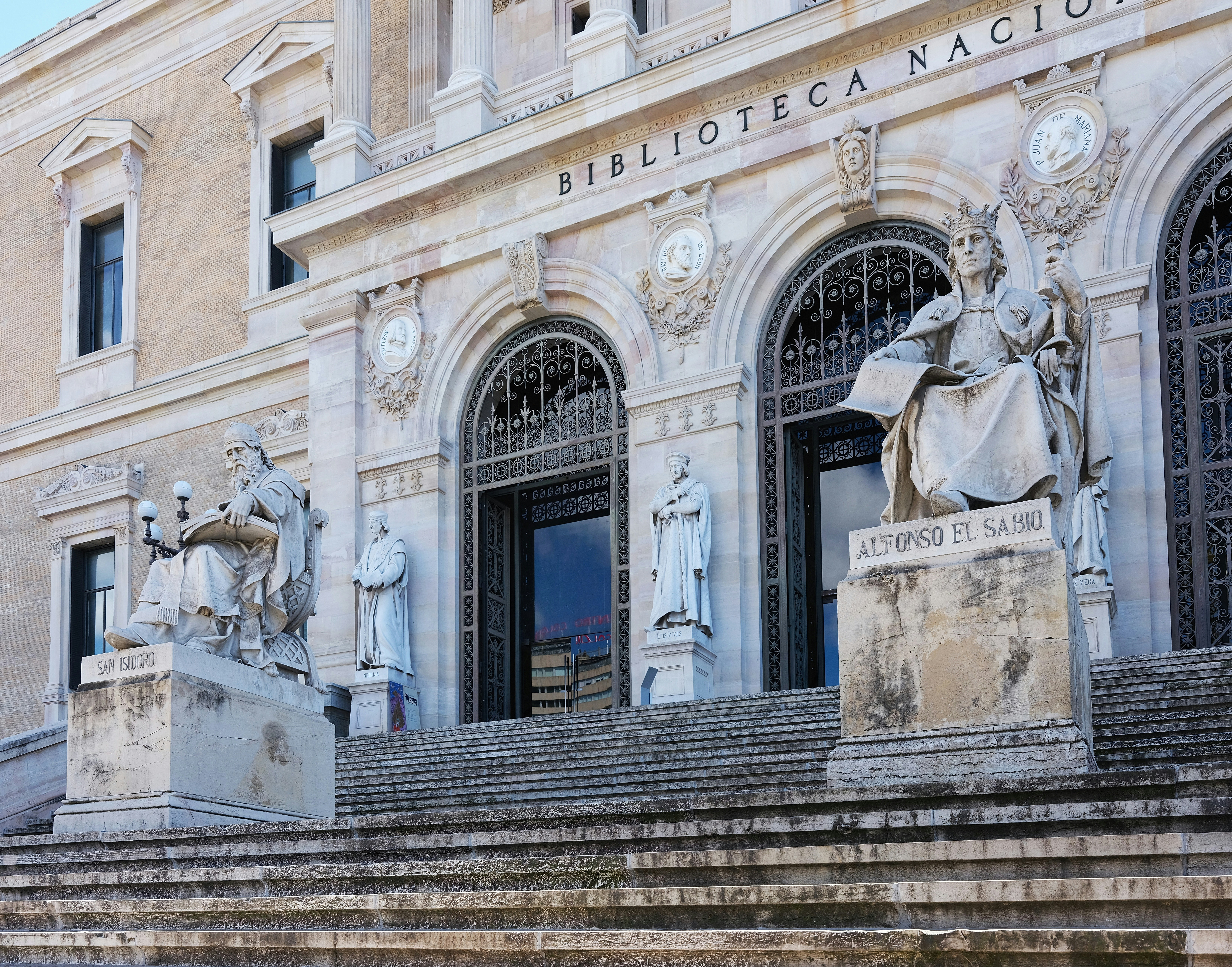 photo-1717529205549-00478c488323?ixid=M3