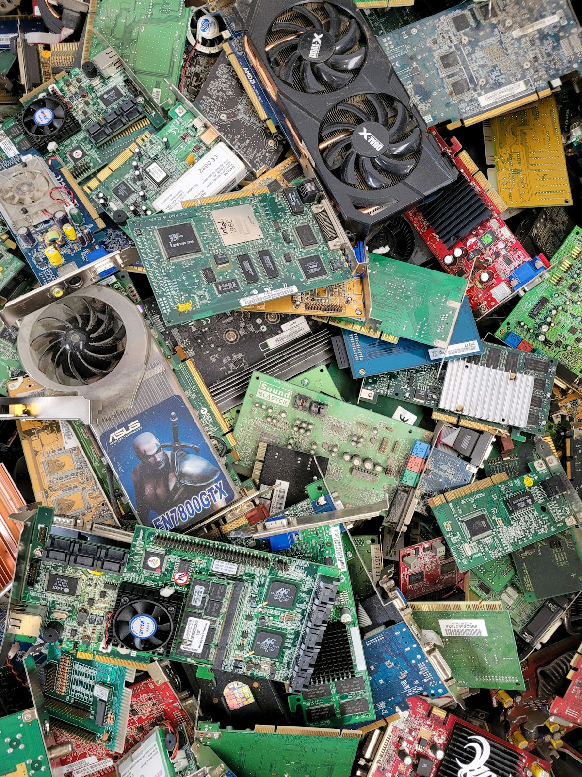 Stack of electronic components for recycling