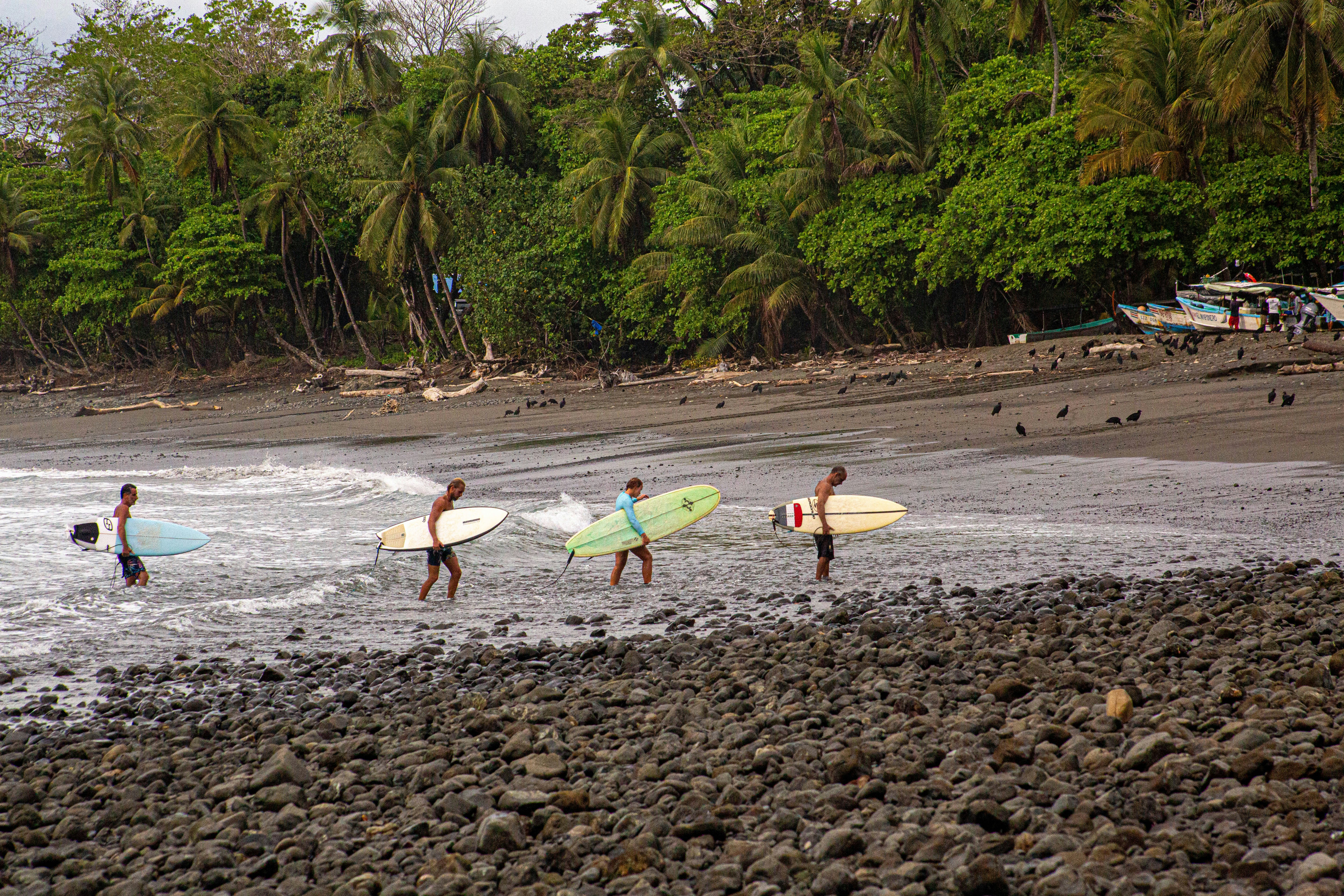 Surfen lernen in Costa Rica: Surf Camps und Kurse für Einsteiger