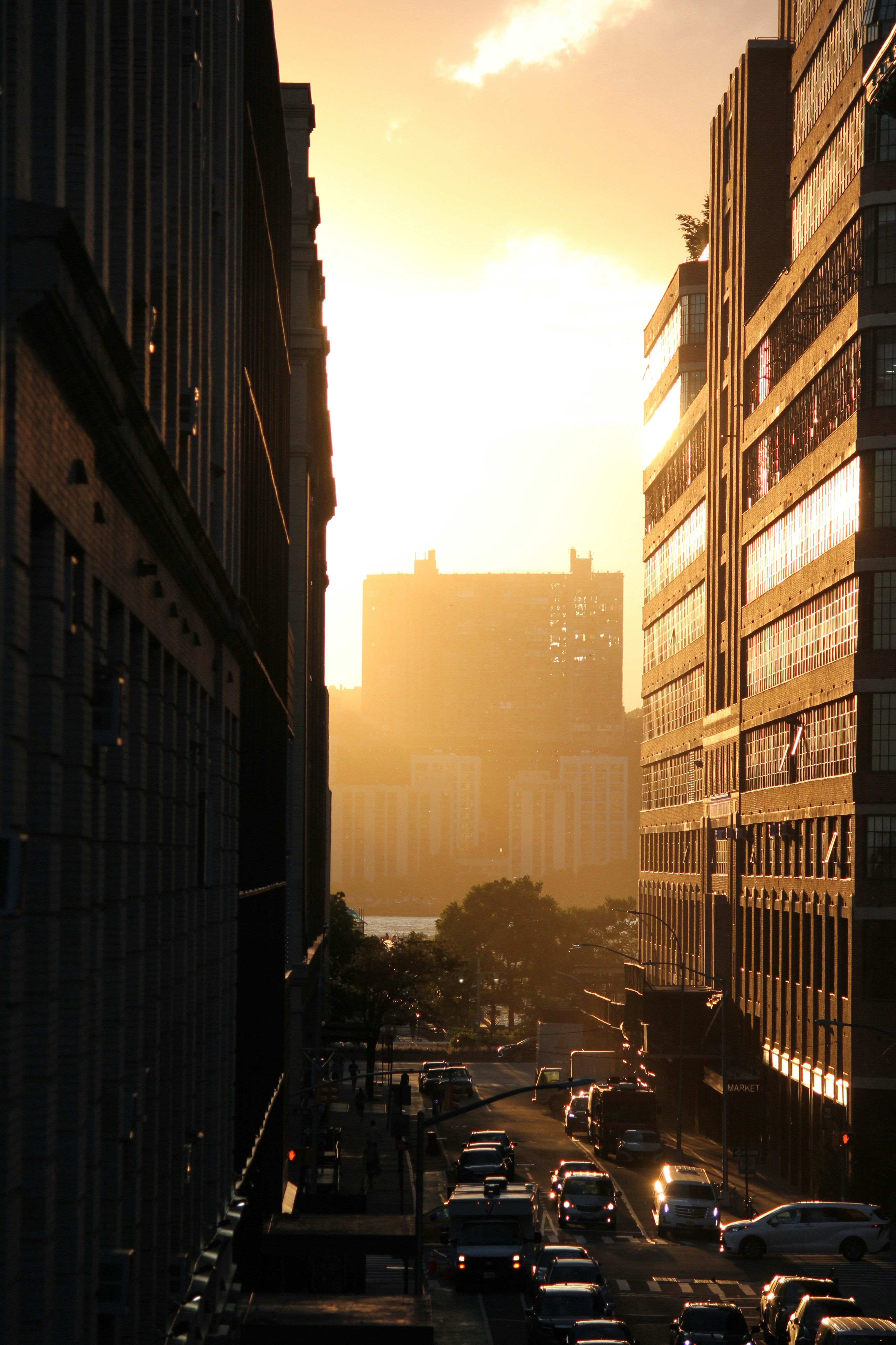 a city street filled with lots of traffic