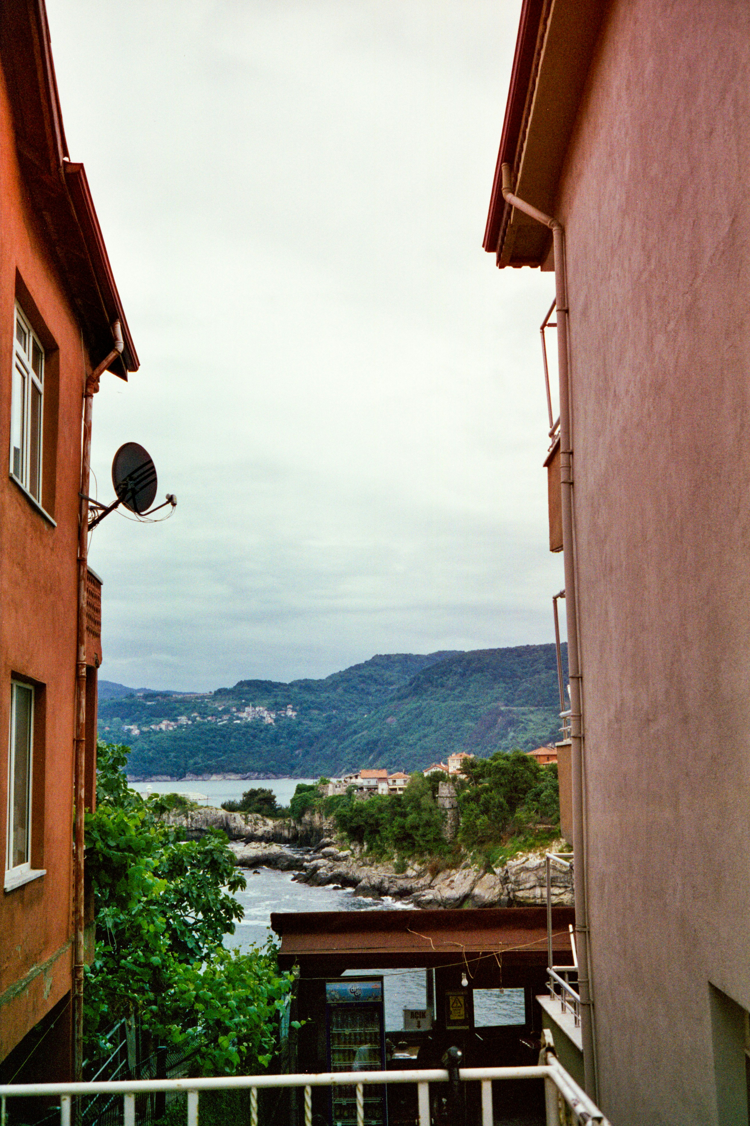 Photo by merveky
