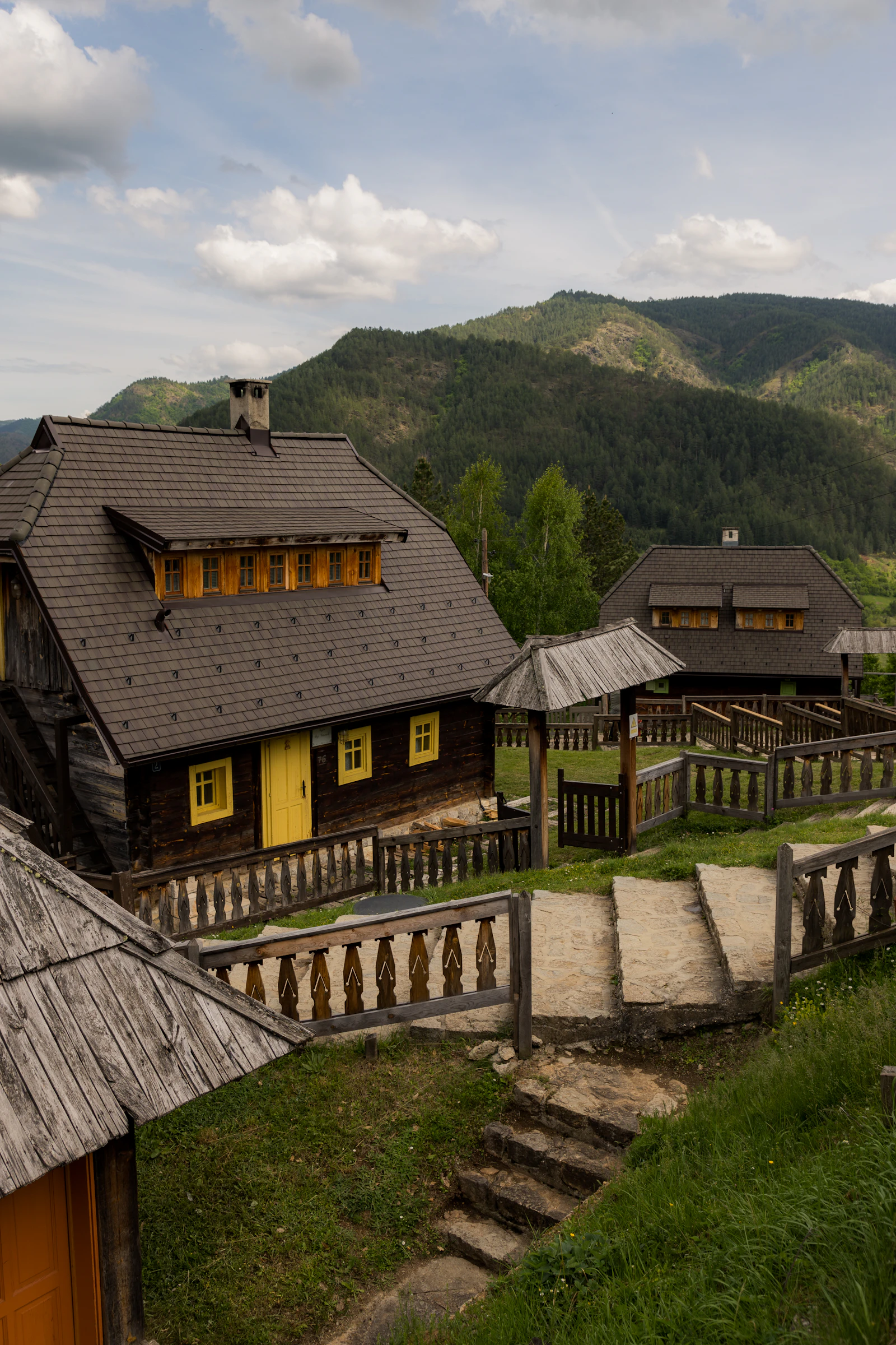 drvengrad wooden town