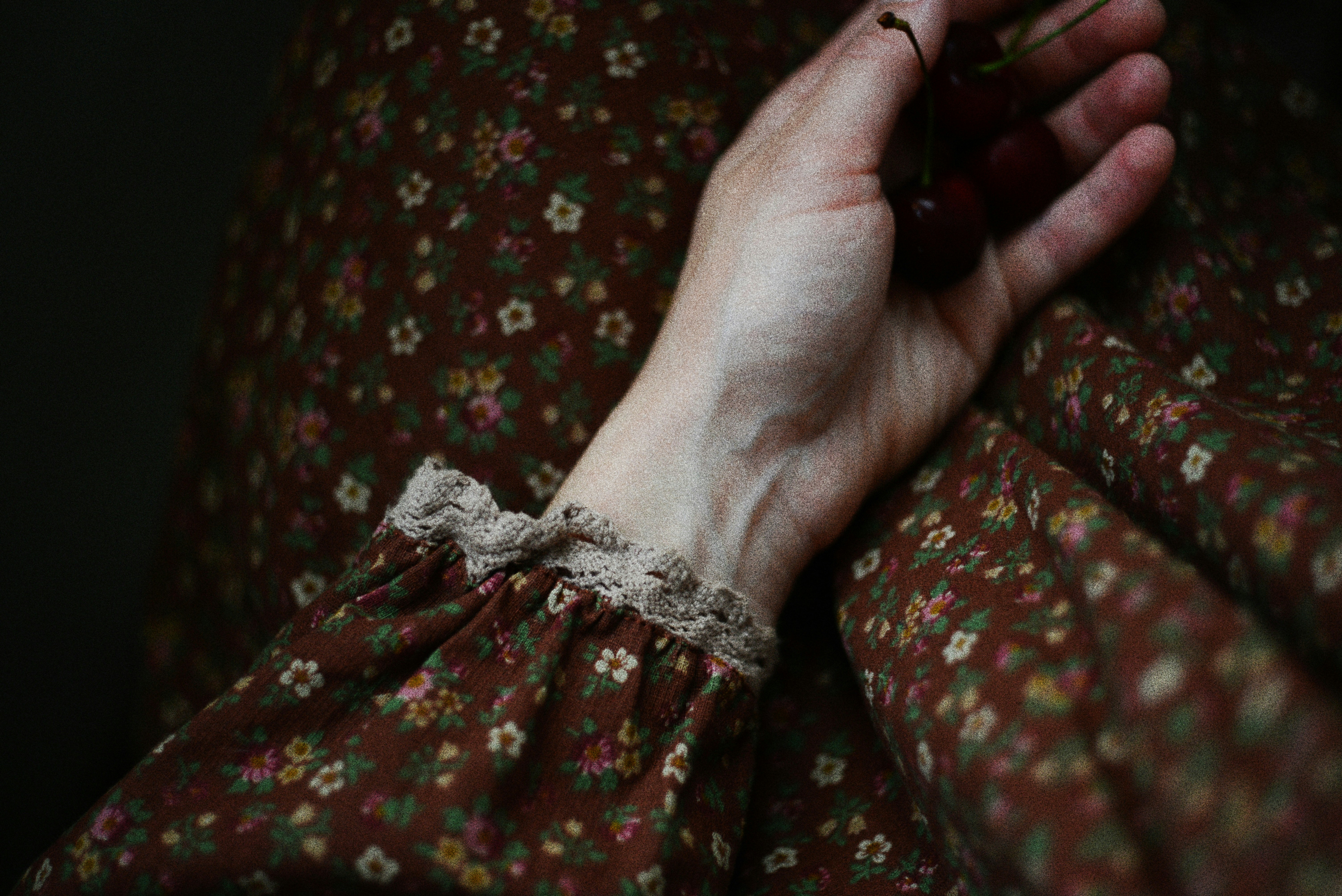 2026년 유행하는 '포엣코어' 룩의 기원은 19세기 낭만주의 시인들의 옷장에 있었다