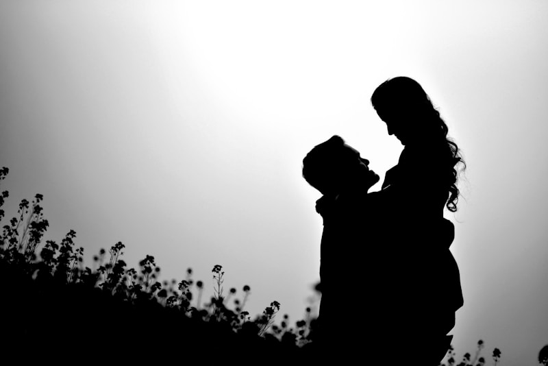 Bóng hình ôm gấu bông