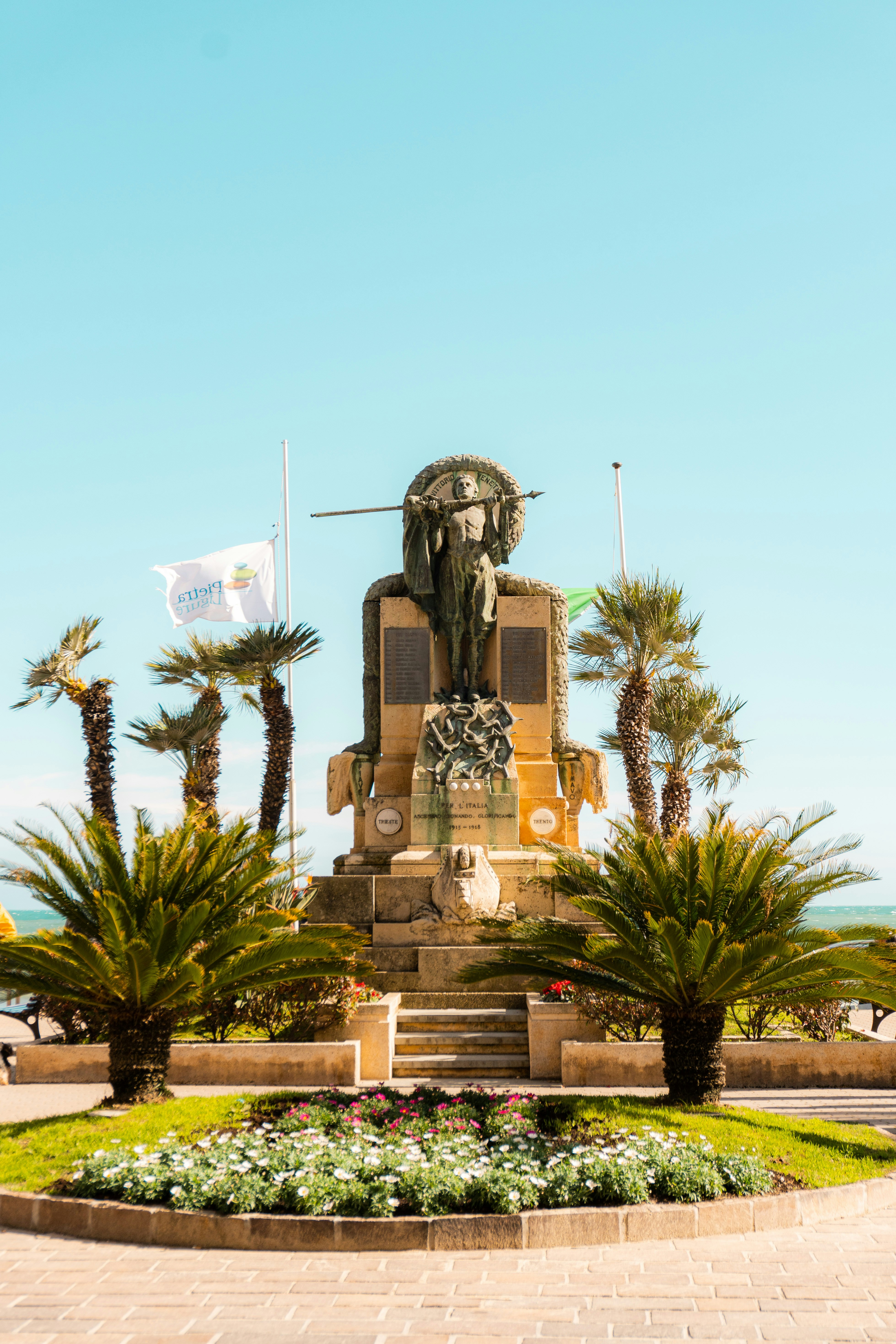 a statue of a man with a beard in a park