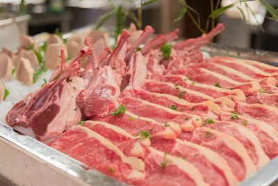 a bunch of raw meat sitting on top of a metal tray