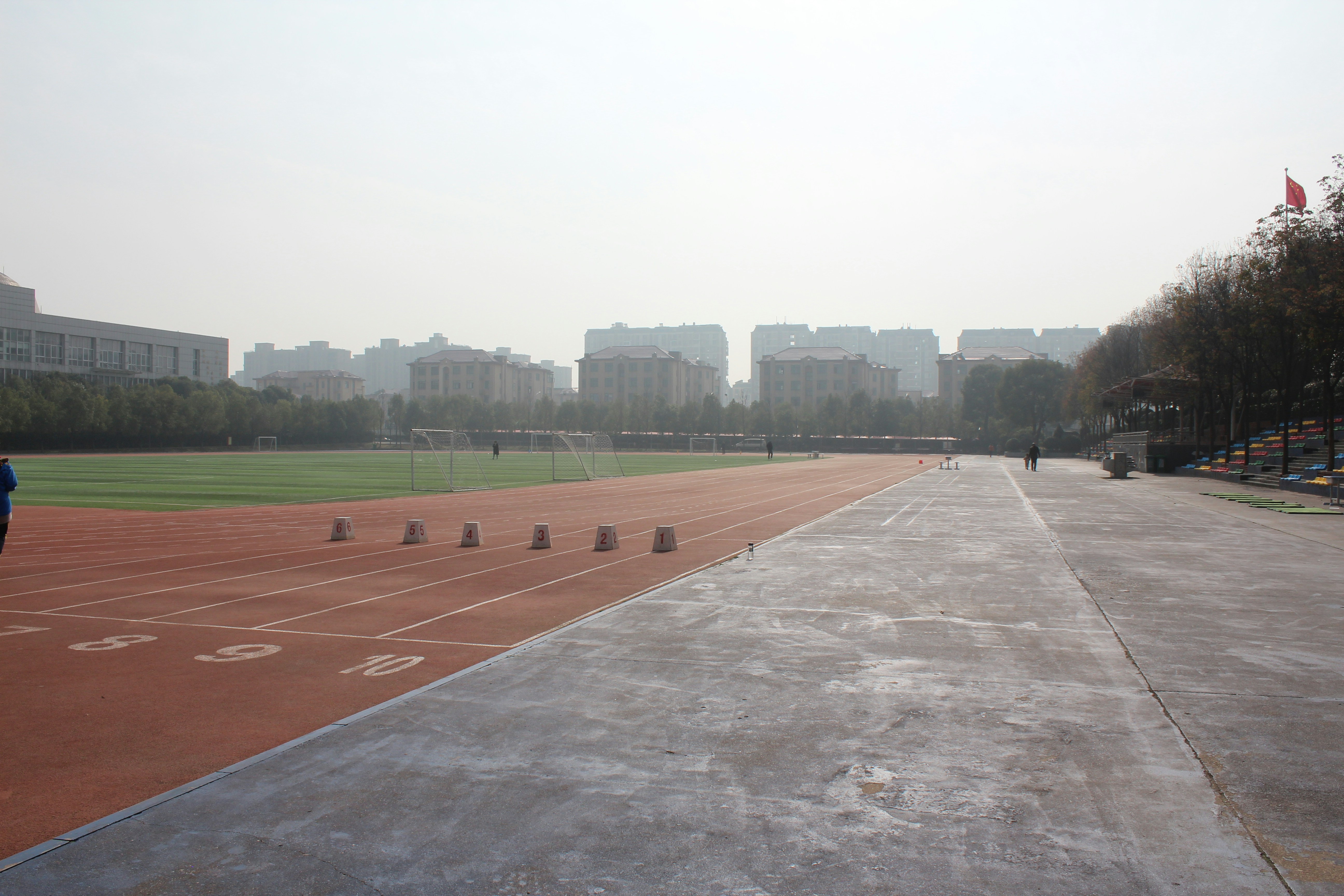 a man standing on top of a tennis court
