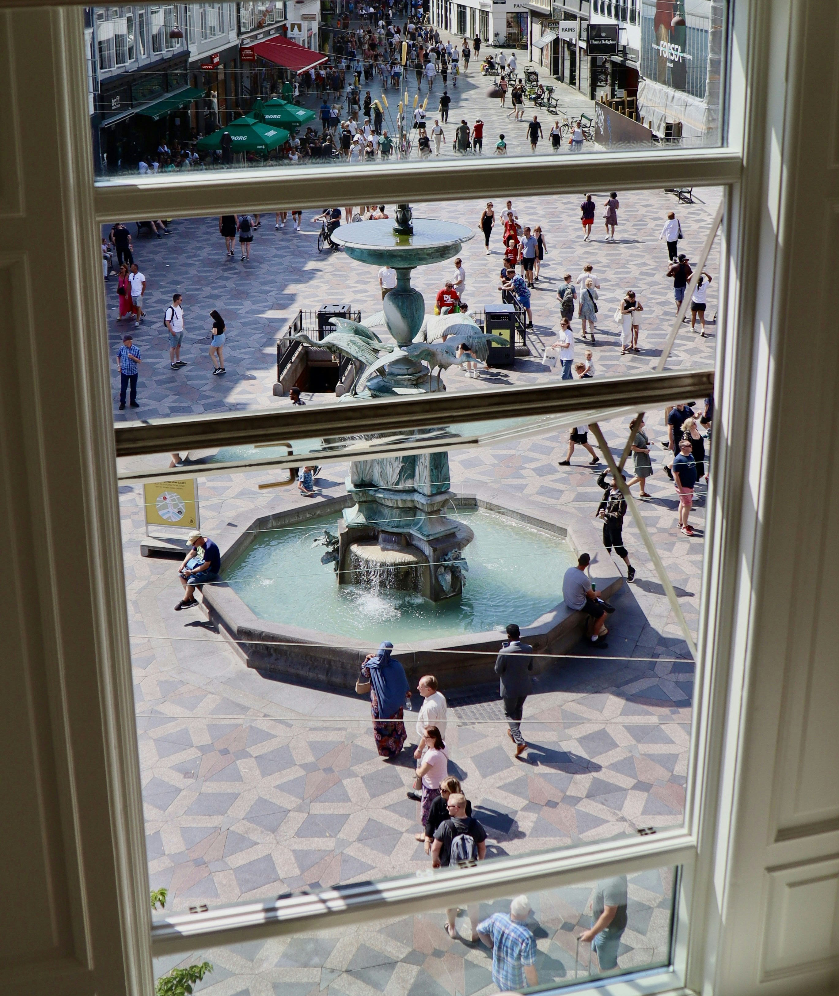 photo-1718029631306-55bf571c948a?ixid=M3wxMjA3fDB8MXxzZWFyY2h8Mnx8d2luZG93JTIwb24lMjB0aGUlMjBwYXJrJTIwcHJvbW90aW9uc3xlbnwwfHx8fDE3NTcwNTA5MzB8MA\u0026ixlib=rb-4.1.0