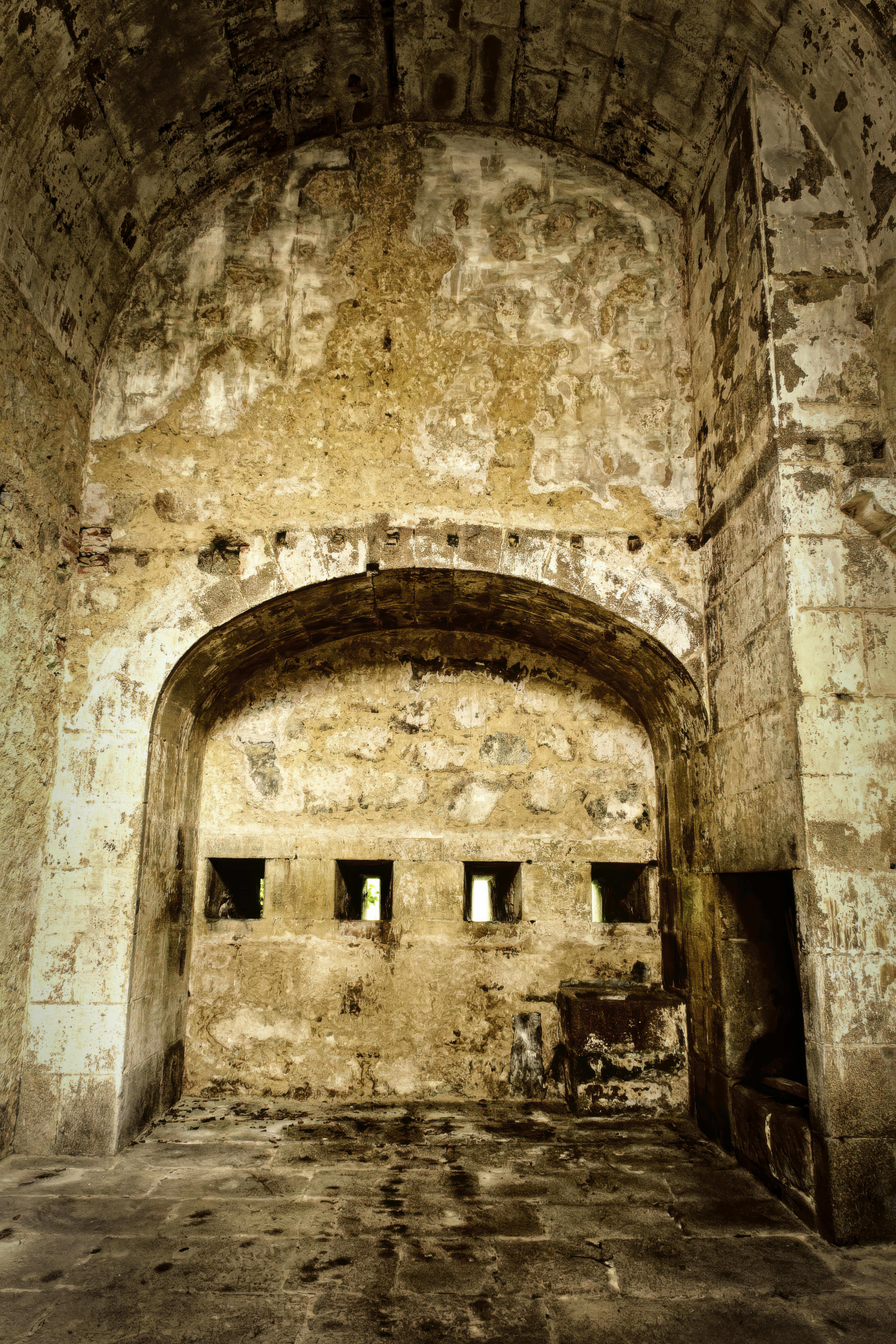 a very old looking building with some windows