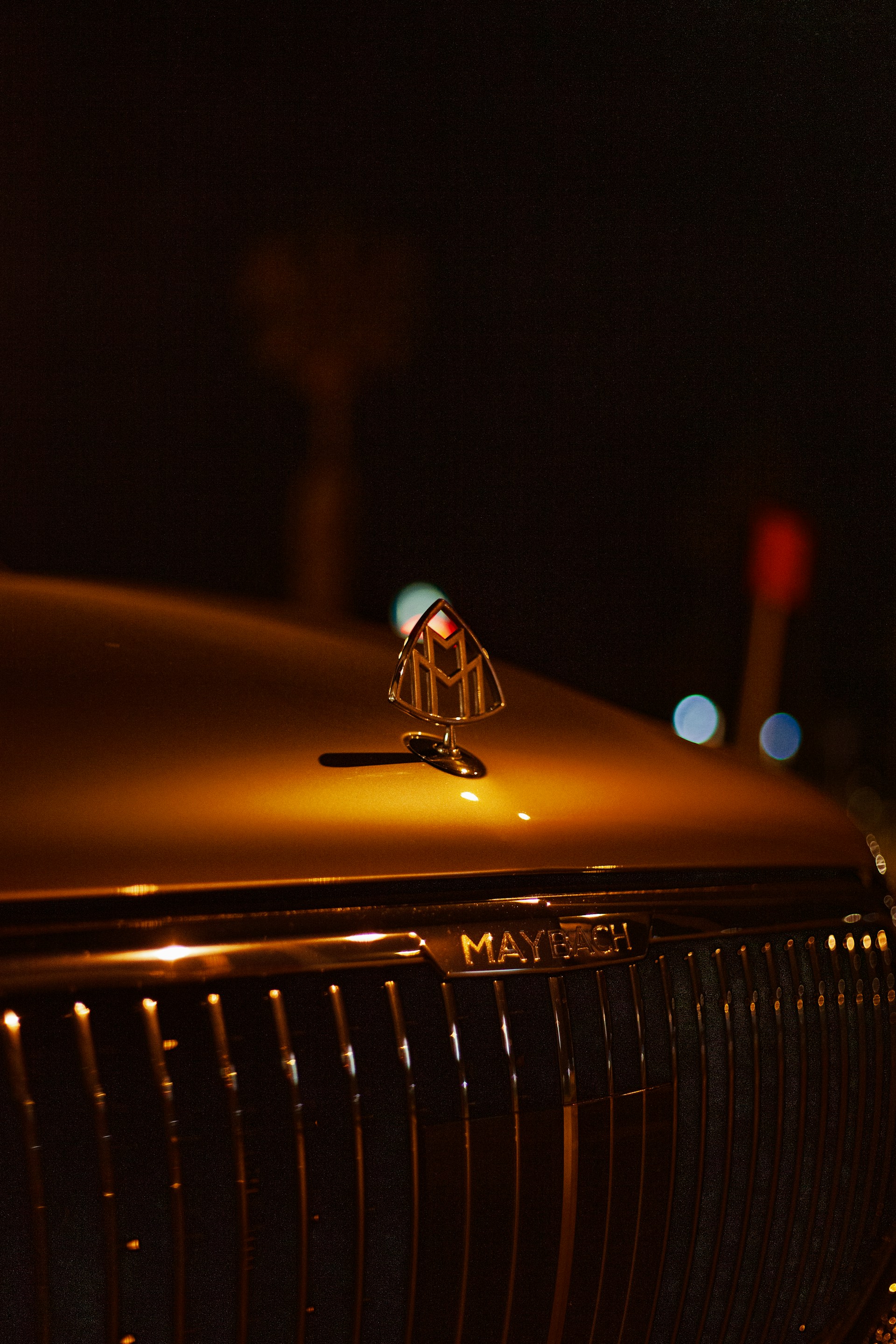 a close up of the hood ornament of a car