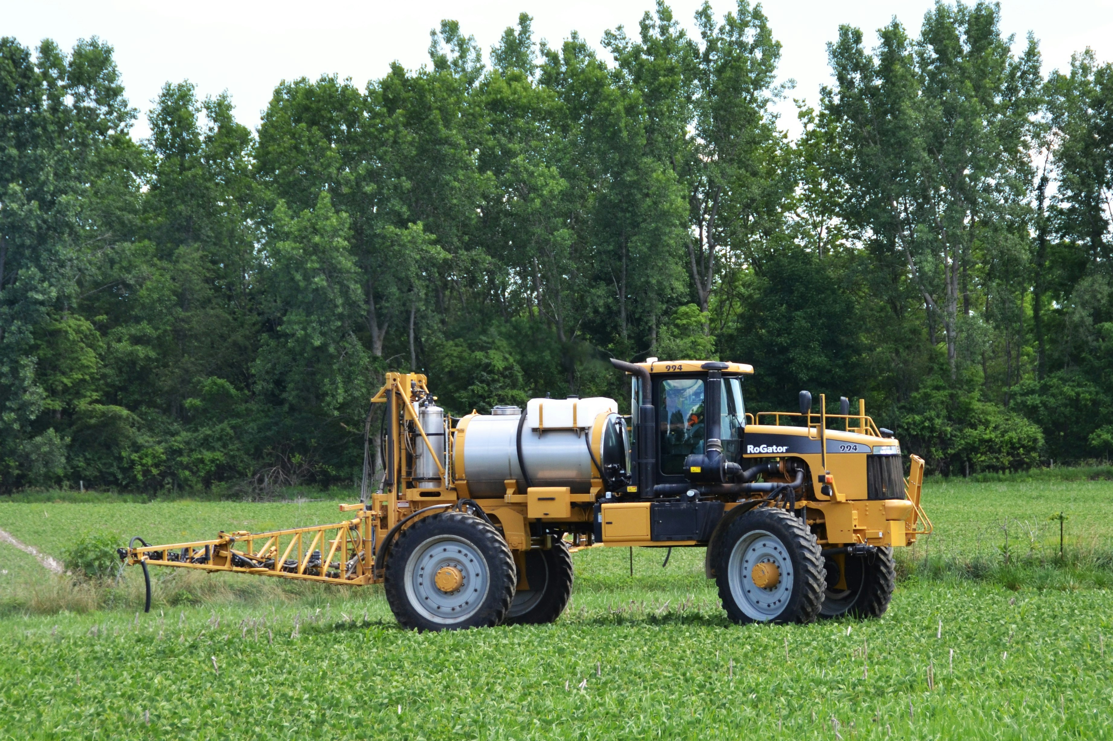 رشاش زراعي في الحقل