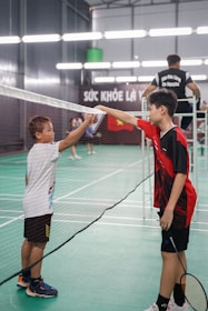dạy cầu lông dĩ an