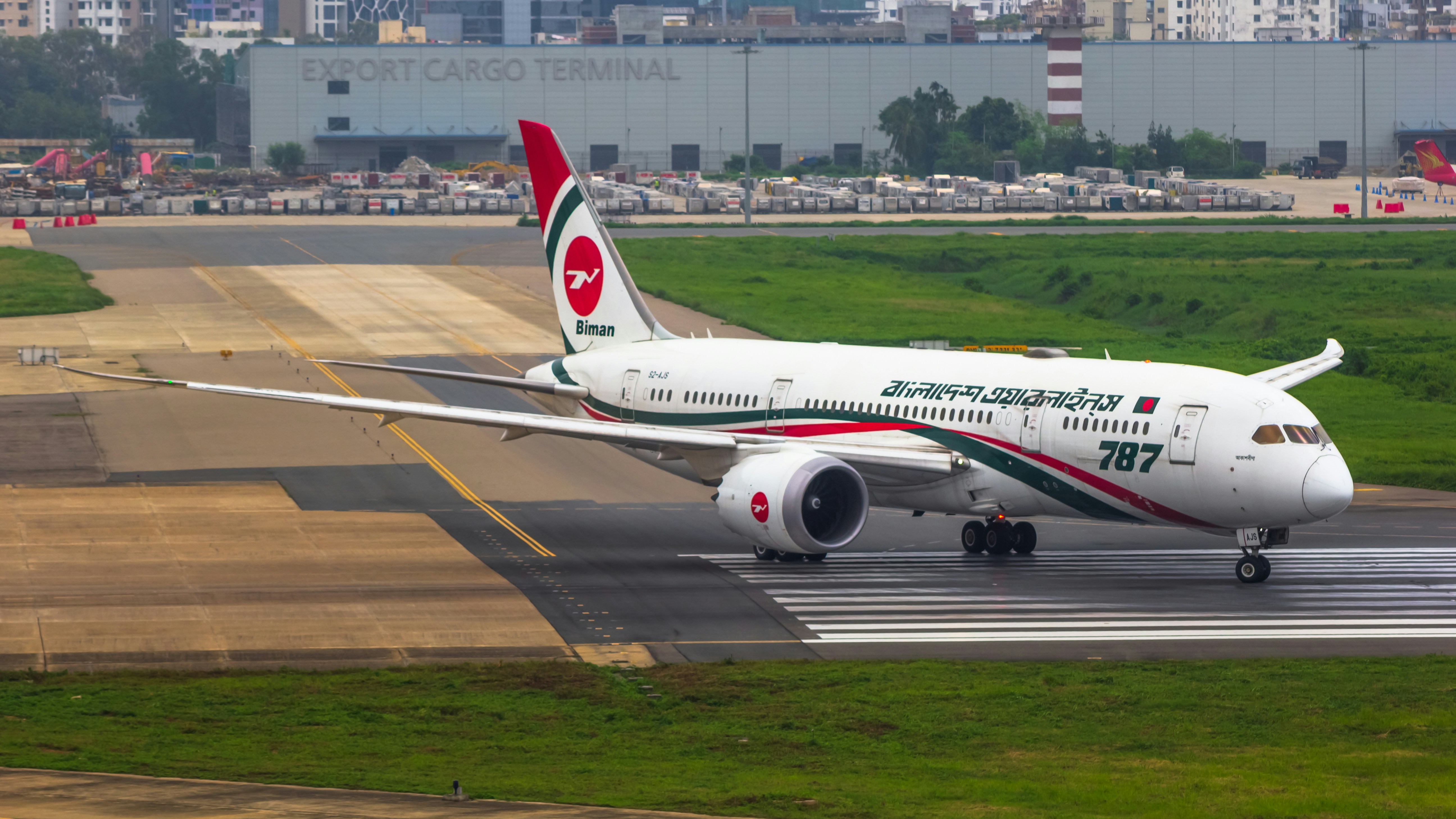 a large jetliner sitting on top of an airport runway, 